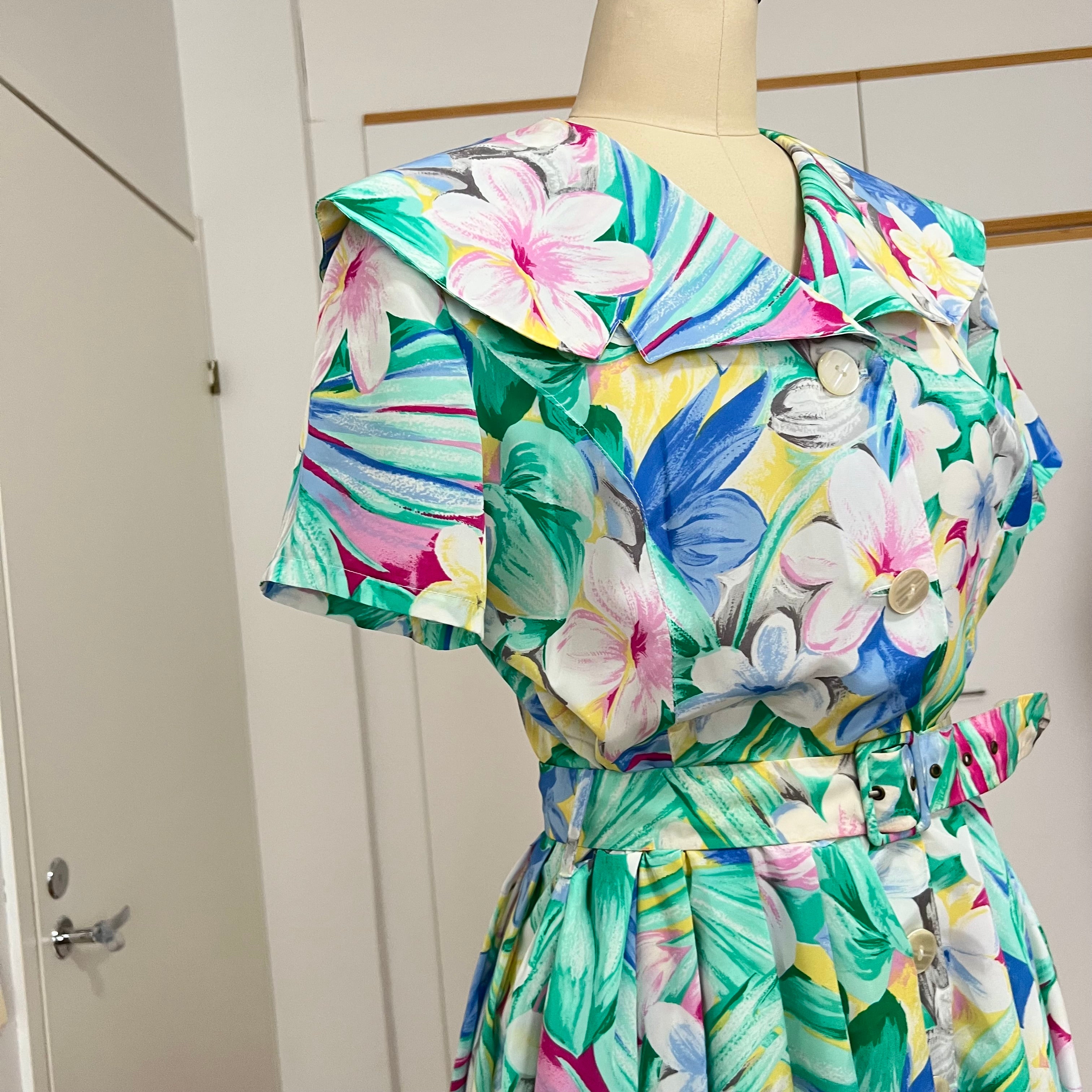1980s Floral Midi Day Dress French Vintage Button Front Tropical Print Summer Tea Dress