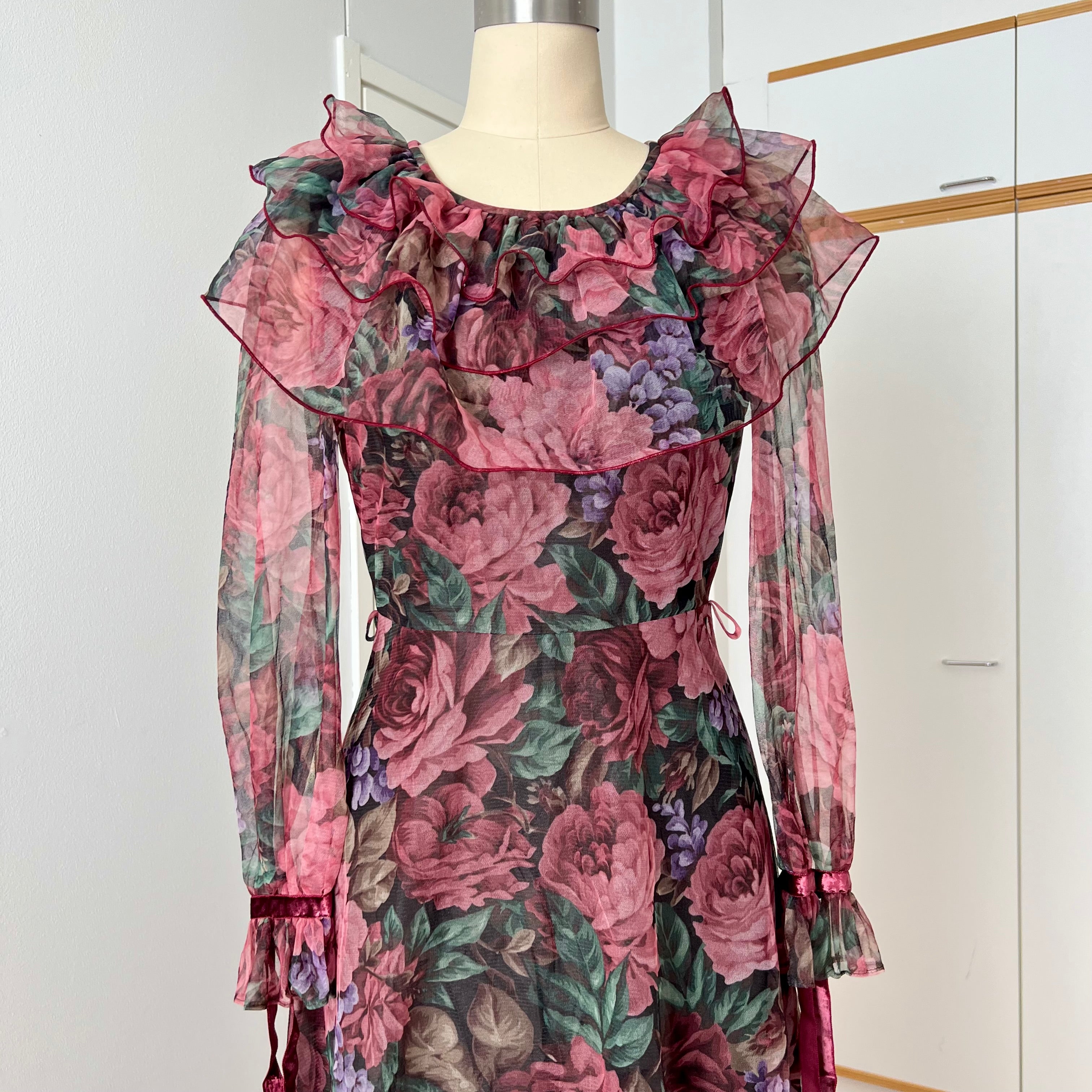 1970s VERA MONT Floral Maxi Dress Long Sleeves Boho Prairie Romantic Whimsygoth