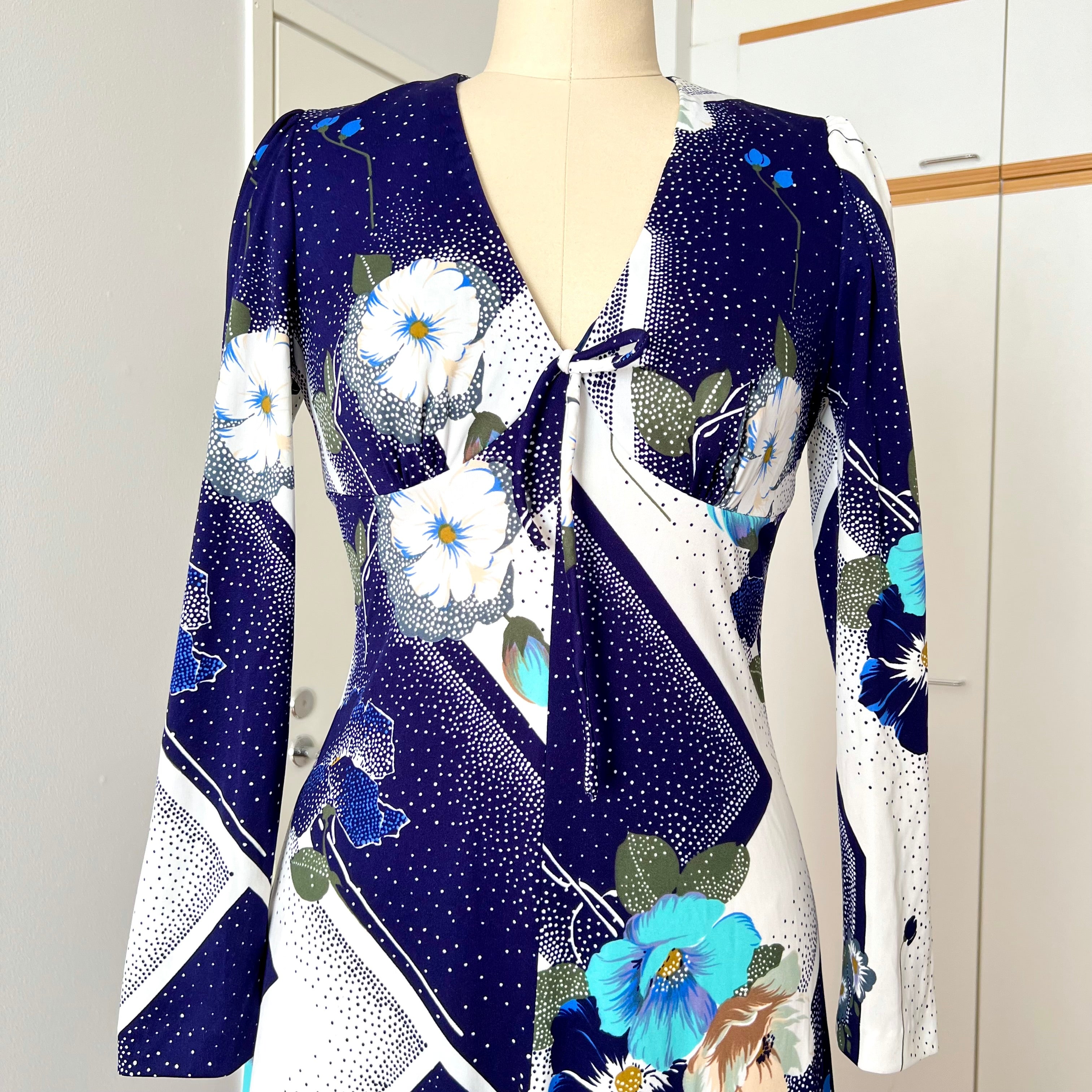 1970s Boho Floral Maxi Dress Empire Waist Long Sleeves Aline V Neck Prairie EU38