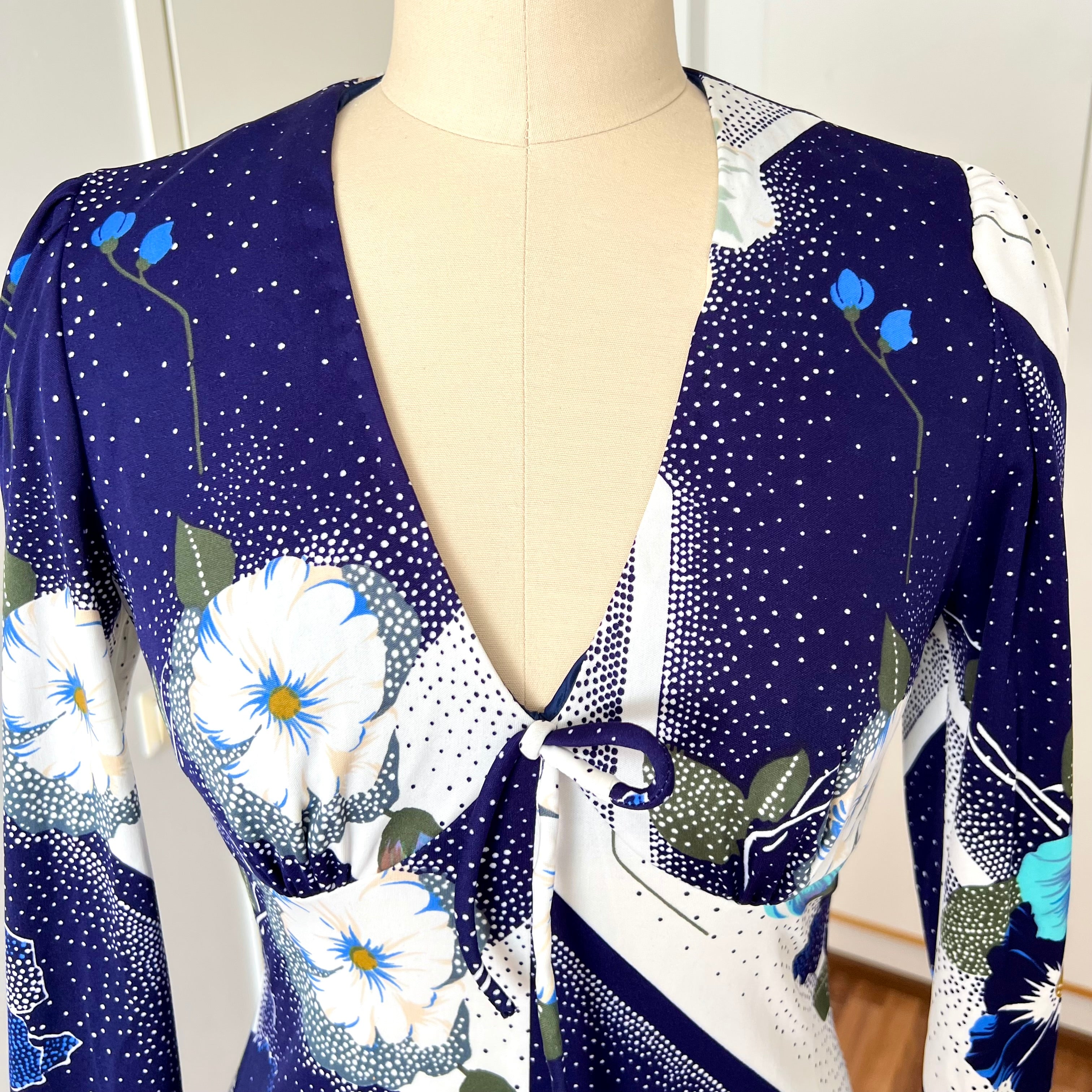 1970s Boho Floral Maxi Dress Empire Waist Long Sleeves Aline V Neck Prairie EU38