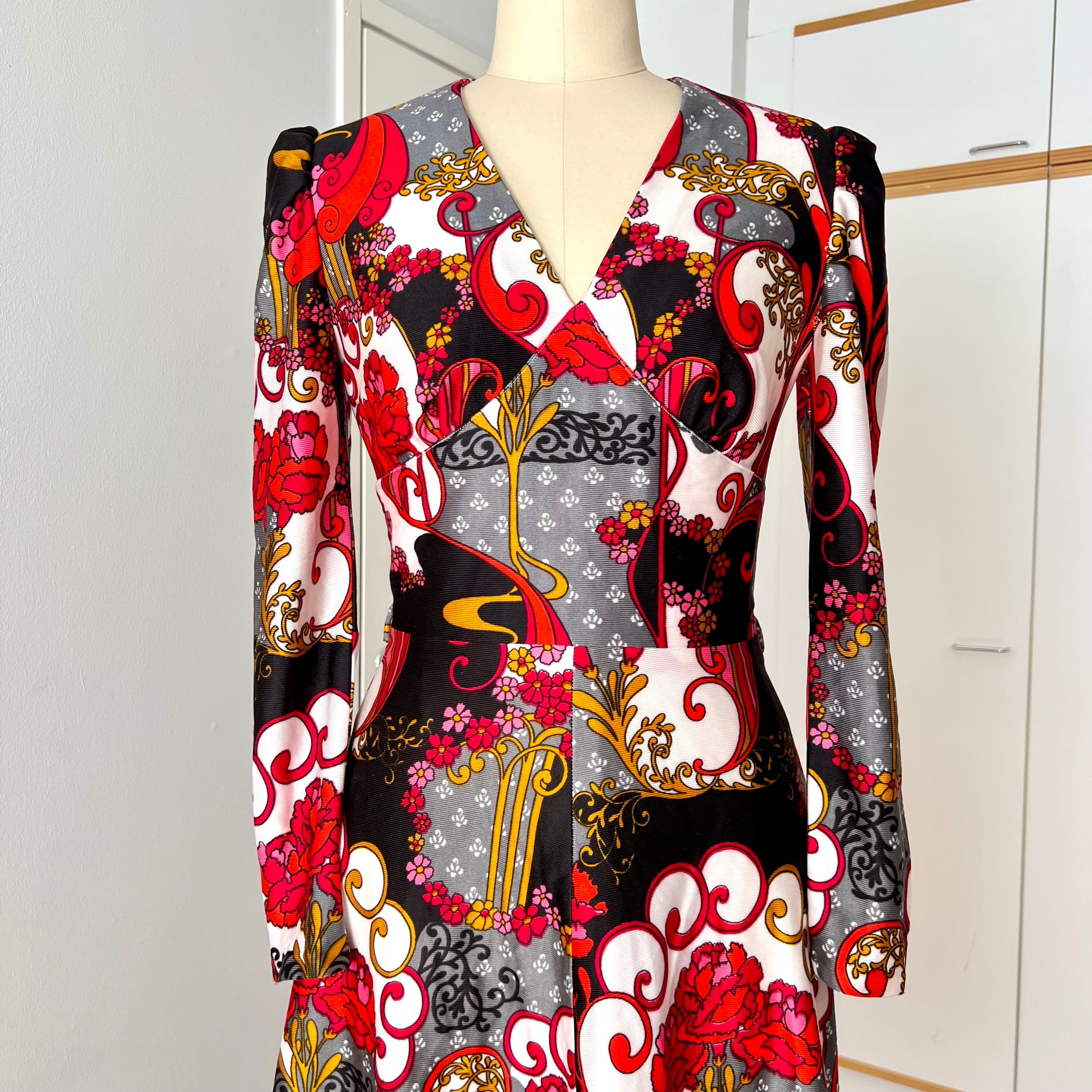 1970s Floral Psychedelic Midi Dress Long Sleeves Aline V Neck Retro Boho Hipppy