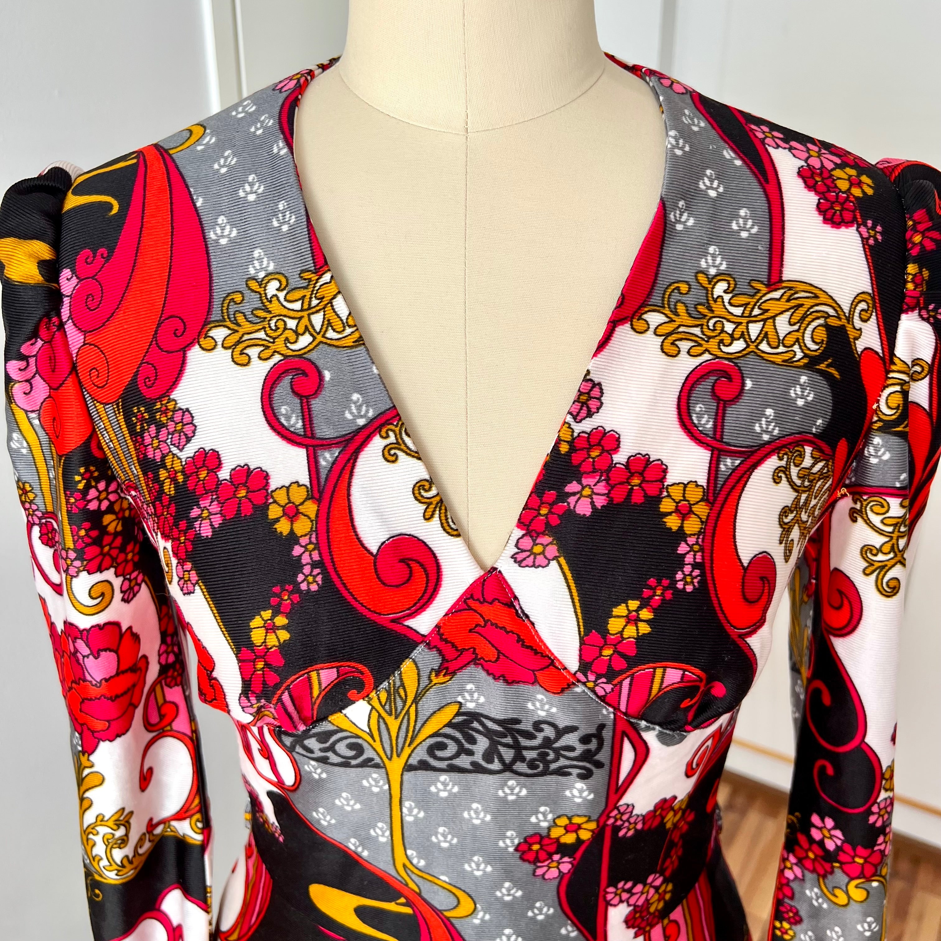 1970s Floral Psychedelic Midi Dress Long Sleeves Aline V Neck Retro Boho Hipppy