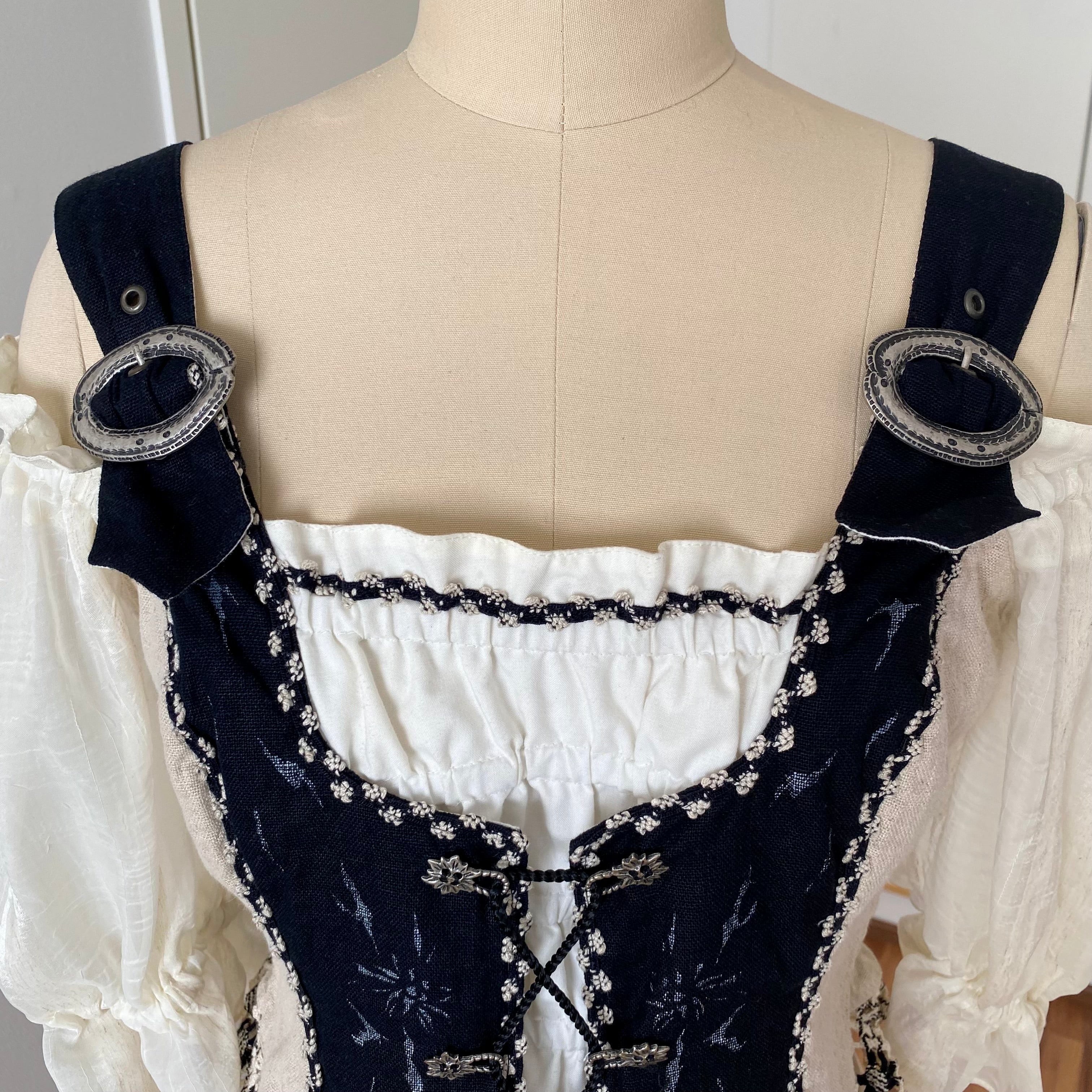 Vintage LANDHAUS Corset Dirndl Blouse-Bavarian Cottagecore Linen Blend Blouse