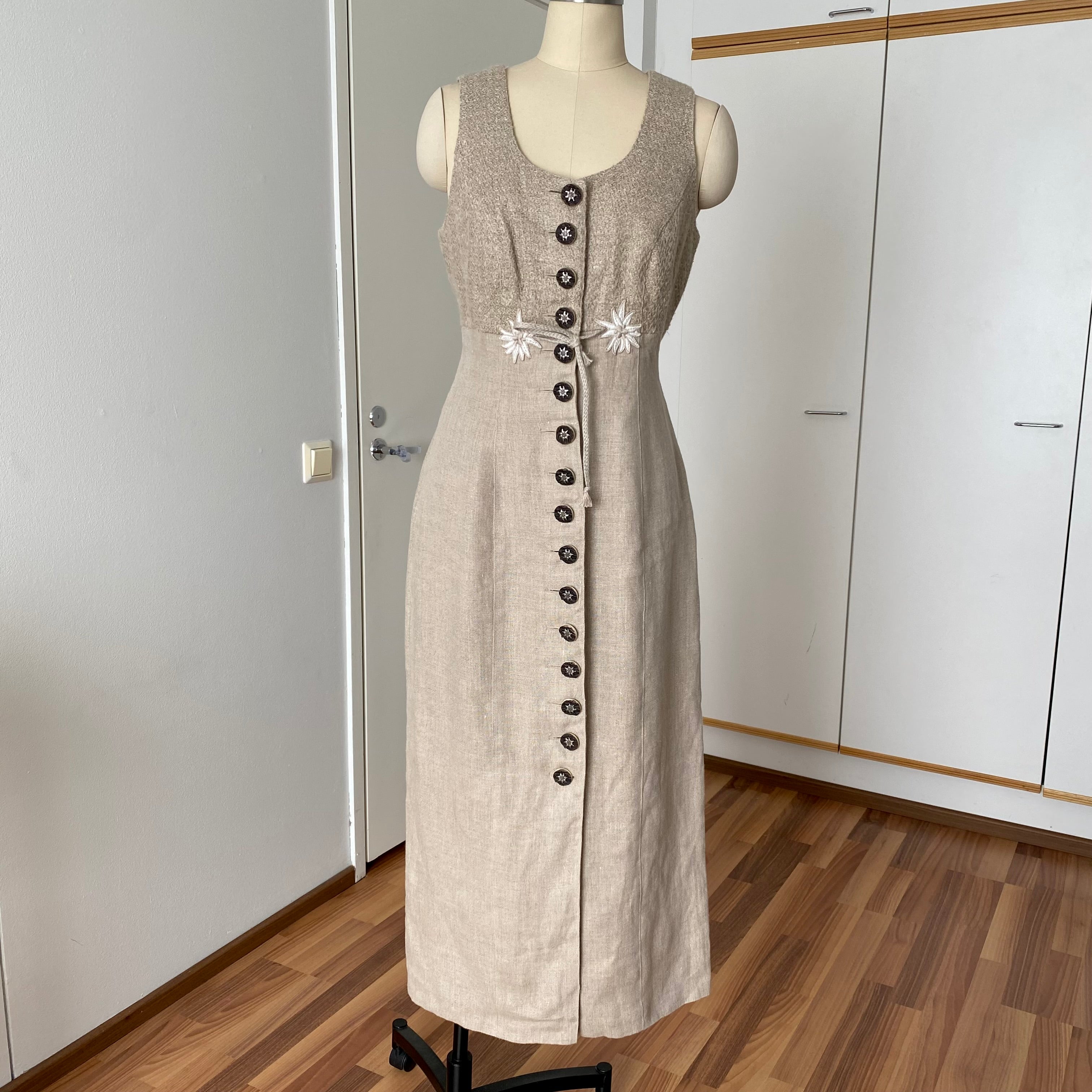 Austrian Linen Trachten Dress: Embroidered Bavarian Summer Cottagecore EU 40