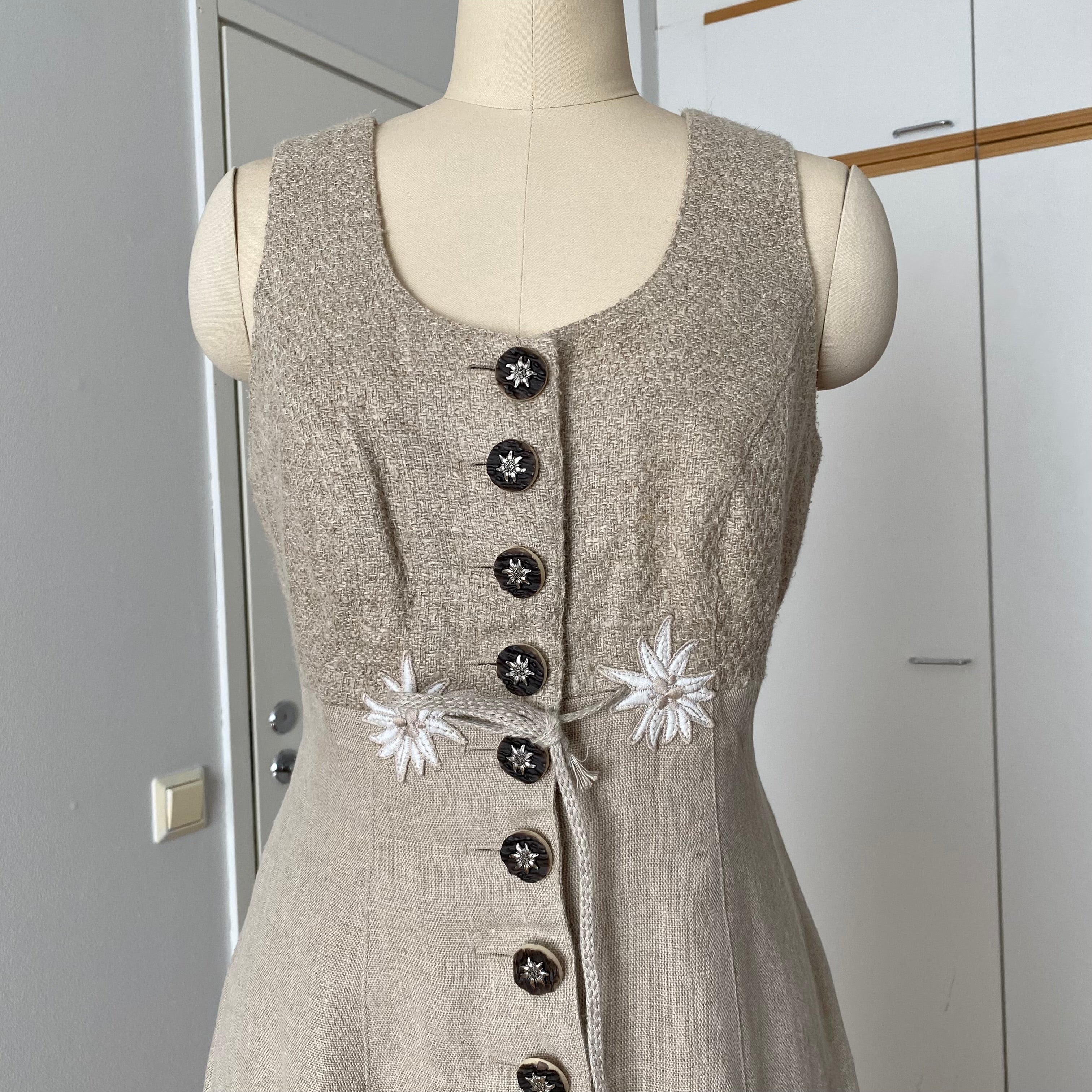 Austrian Linen Trachten Dress: Embroidered Bavarian Summer Cottagecore EU 40