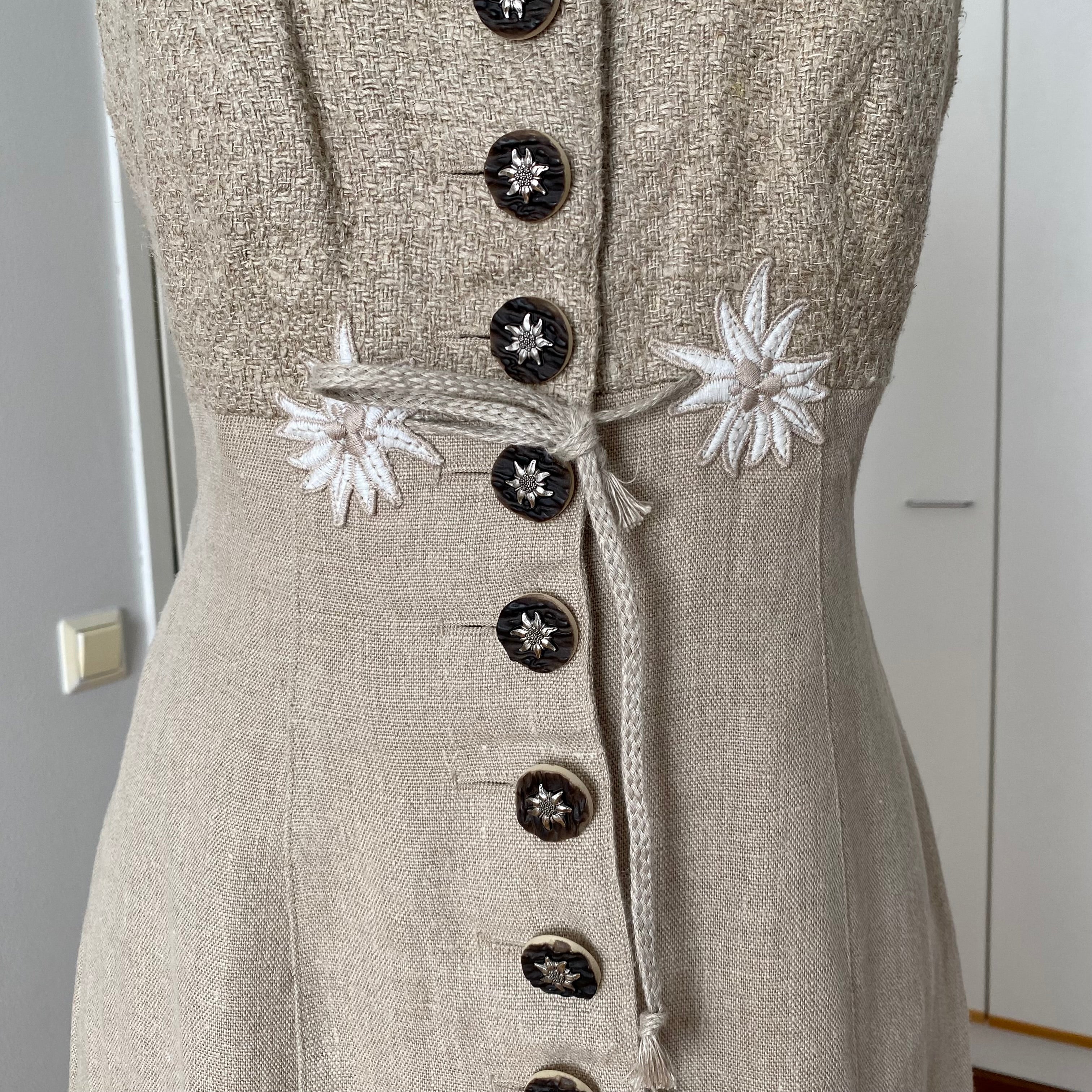 Austrian Linen Trachten Dress: Embroidered Bavarian Summer Cottagecore EU 40