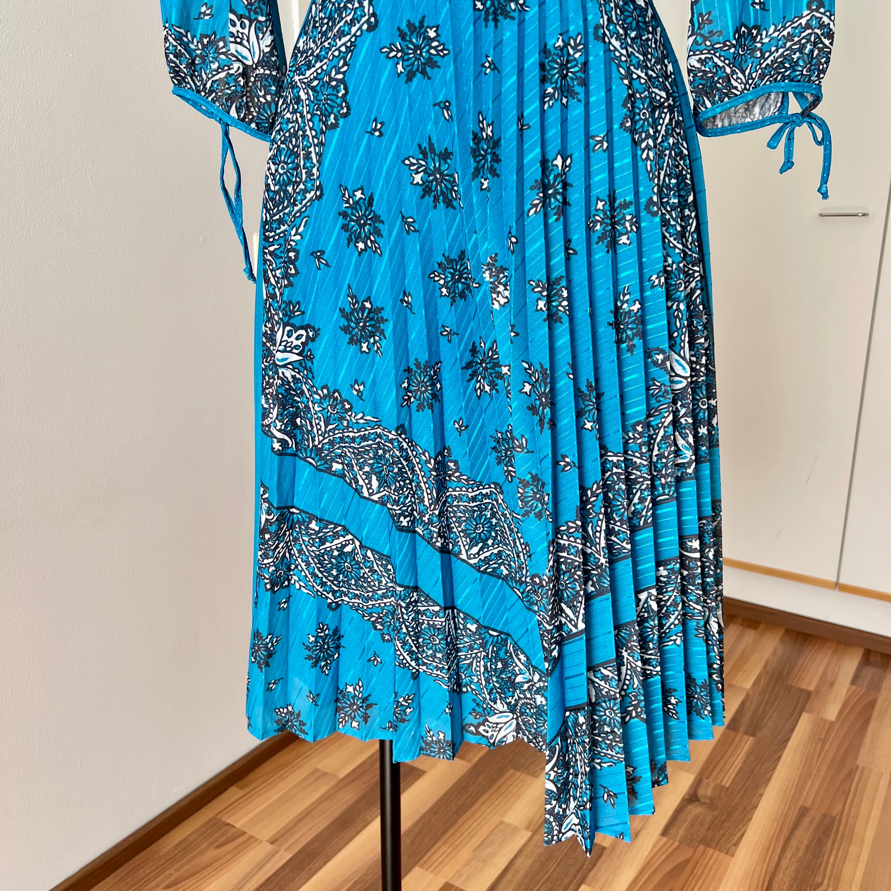 1980s Pleated Boho Midi Dress Blue Floral Print Summer Casual Aline Retro Day
