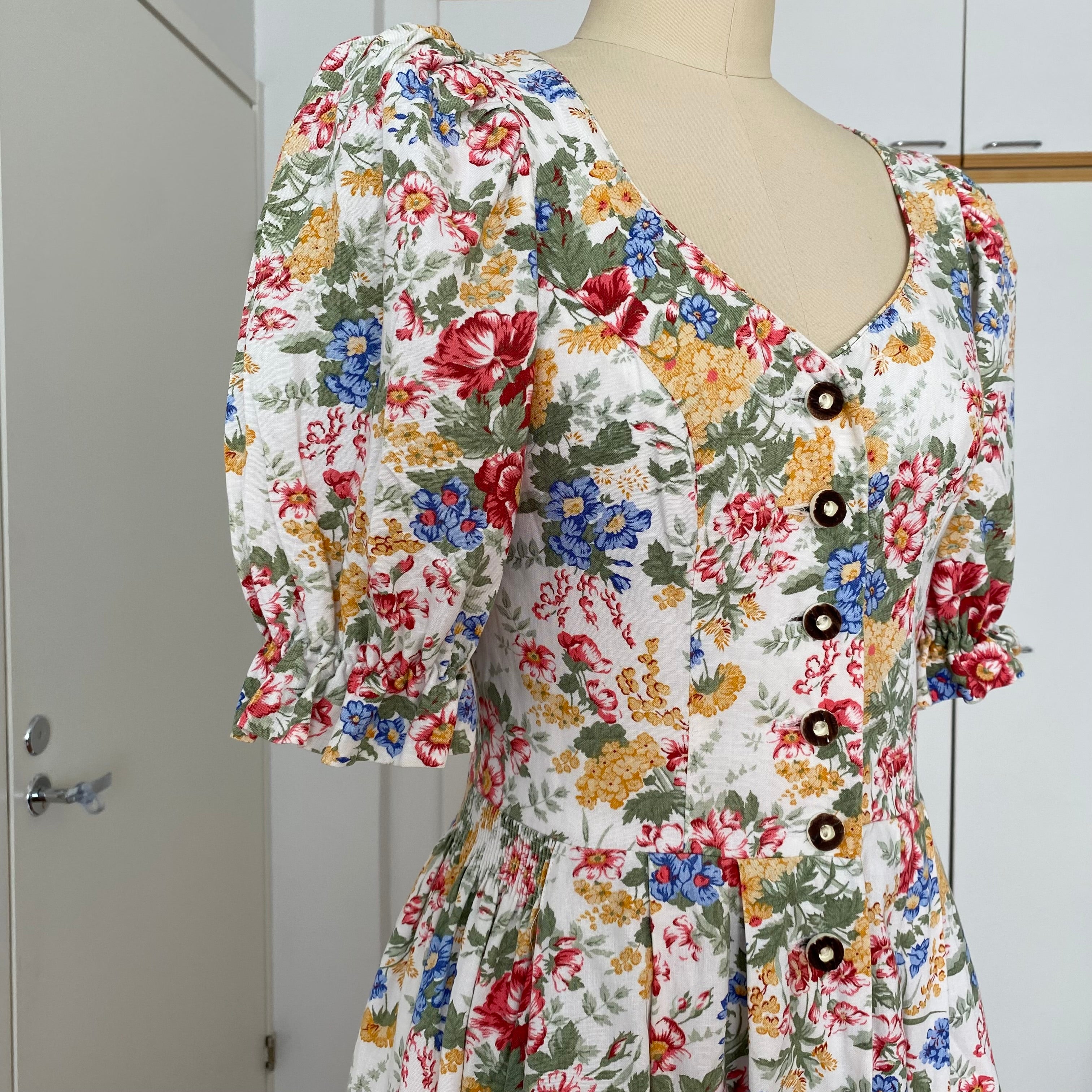 80s ALPHORN Floral Midi Dirndl Dress-Bavarian Puff Sleeves Trachten Dress