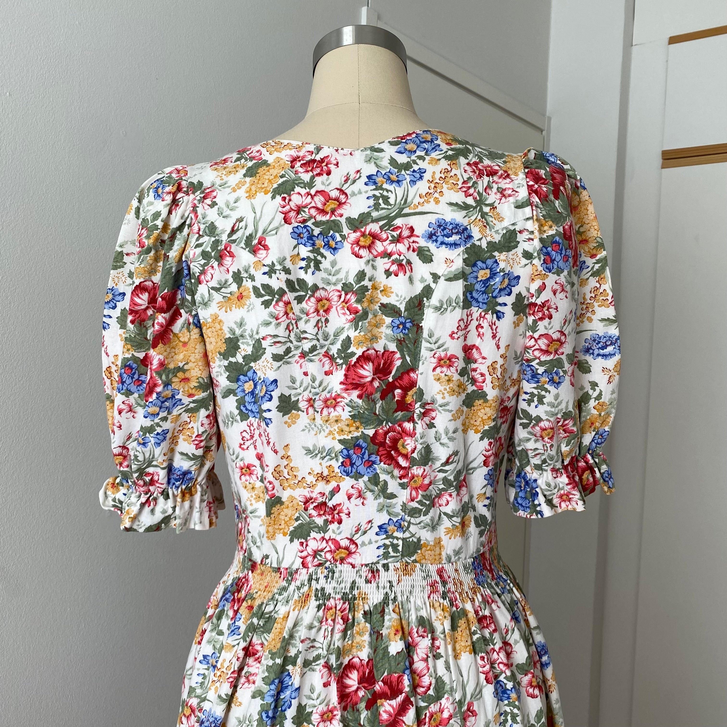 80s ALPHORN Floral Midi Dirndl Dress-Bavarian Puff Sleeves Trachten Dress