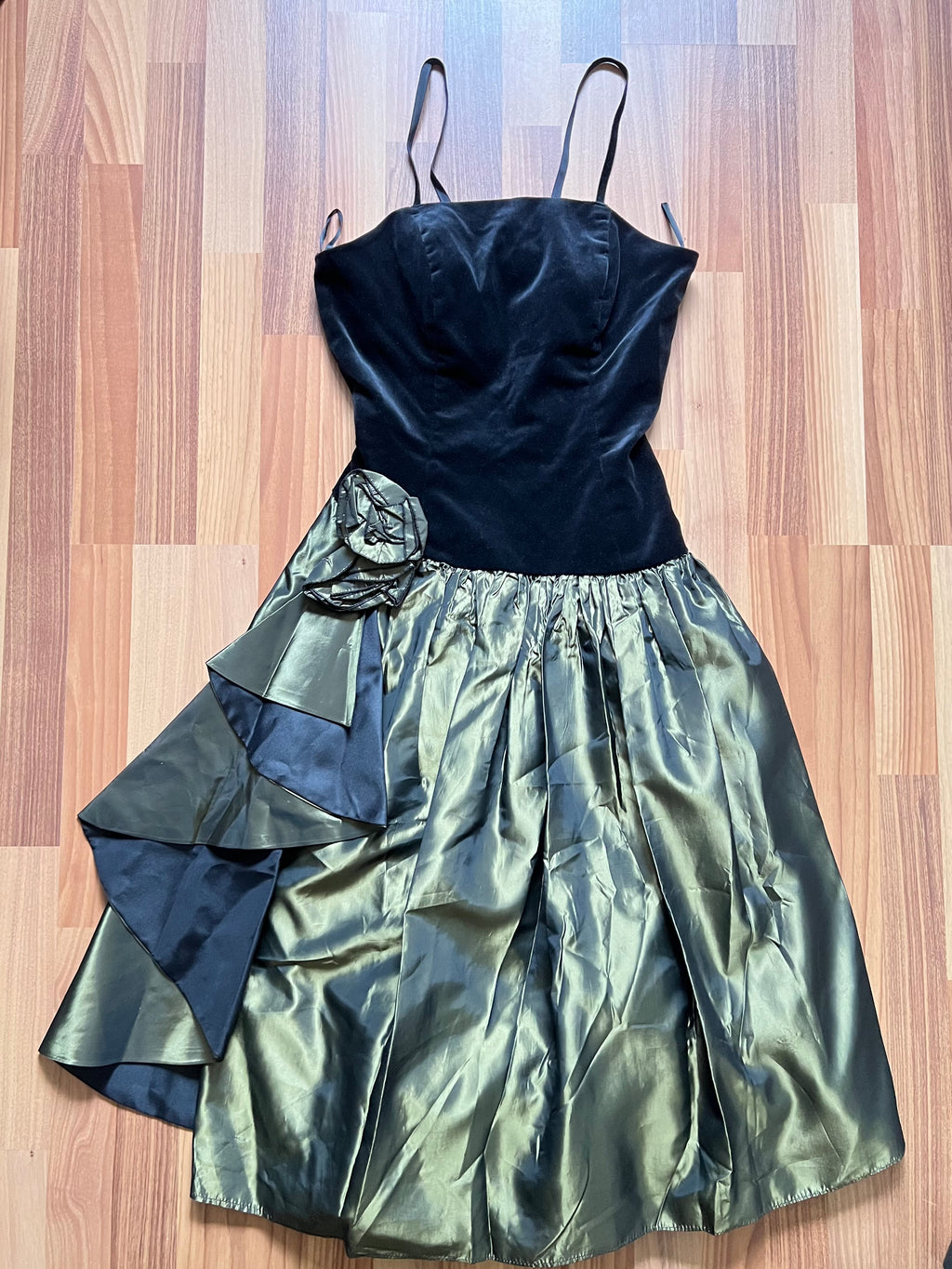 1980s Yessica Taffeta Prom Dress: Velvet Bodice, Metallic Skirt, Rosette Accent Party Gown
