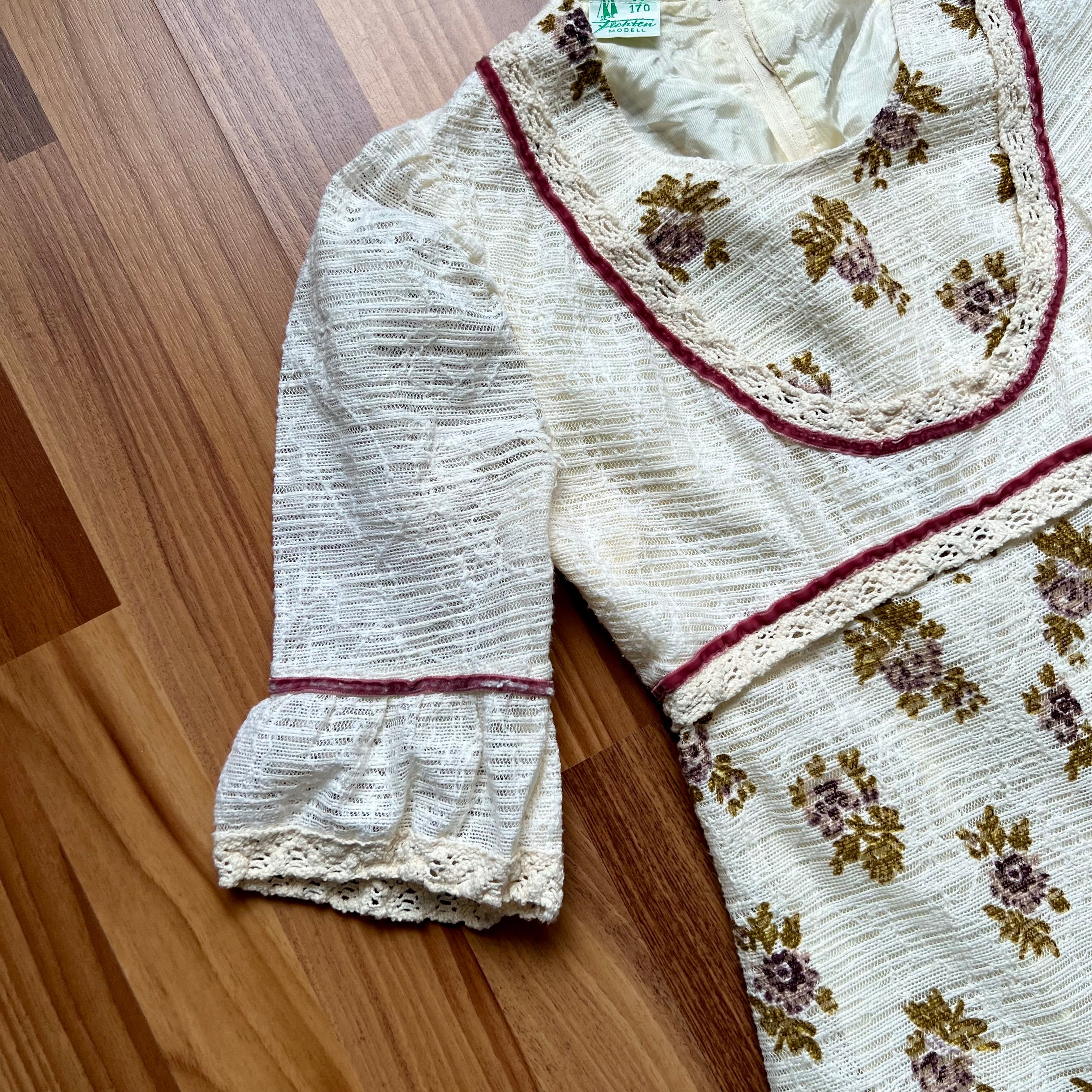 1970er Vintage Florales Prairie Maxikleid – Baumwoll-Cottagecore-Folklore-Stufenkleid