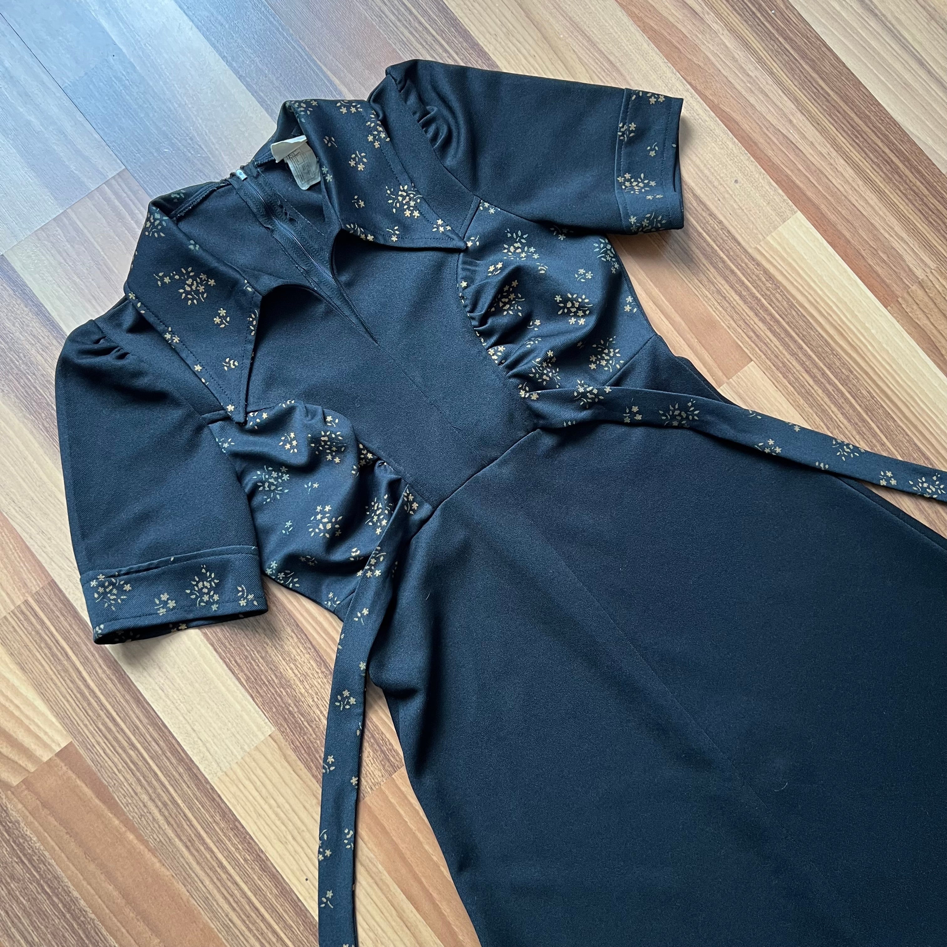 1970s  Dagger Collar Mod Mini Dress-Black Empire Waist Puff Sleeves Aline Summer Dress