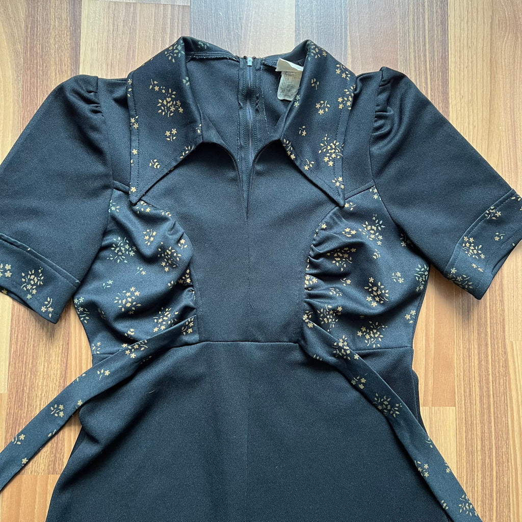 1970s  Dagger Collar Mod Mini Dress-Black Empire Waist Puff Sleeves Aline Summer Dress