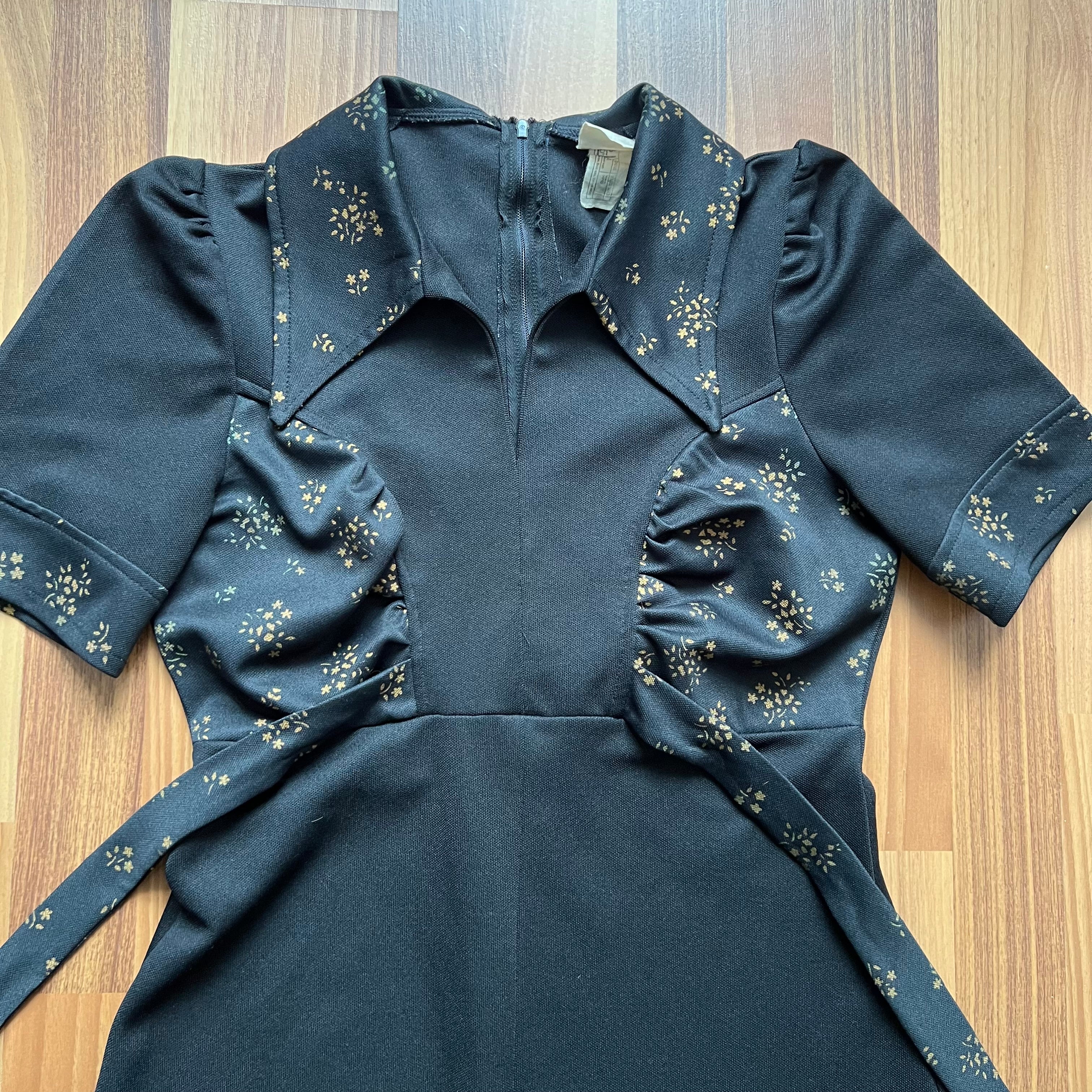 1970s  Dagger Collar Mod Mini Dress-Black Empire Waist Puff Sleeves Aline Summer Dress