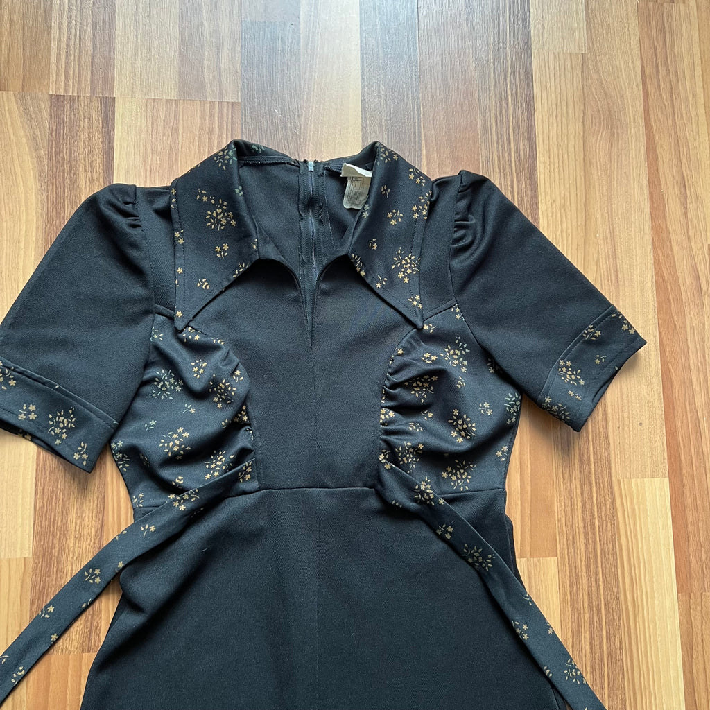 1970s  Dagger Collar Mod Mini Dress-Black Empire Waist Puff Sleeves Aline Summer Dress
