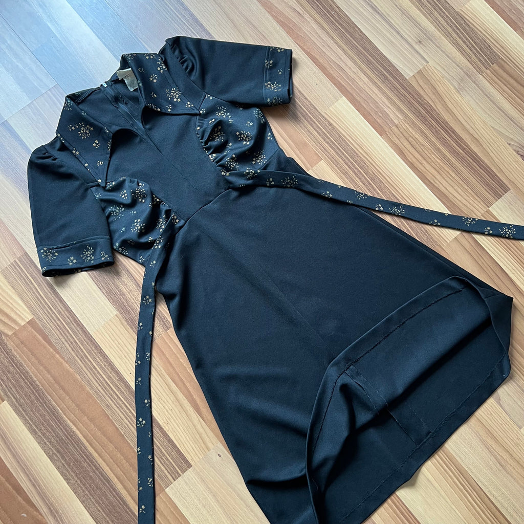 1970s  Dagger Collar Mod Mini Dress-Black Empire Waist Puff Sleeves Aline Summer Dress