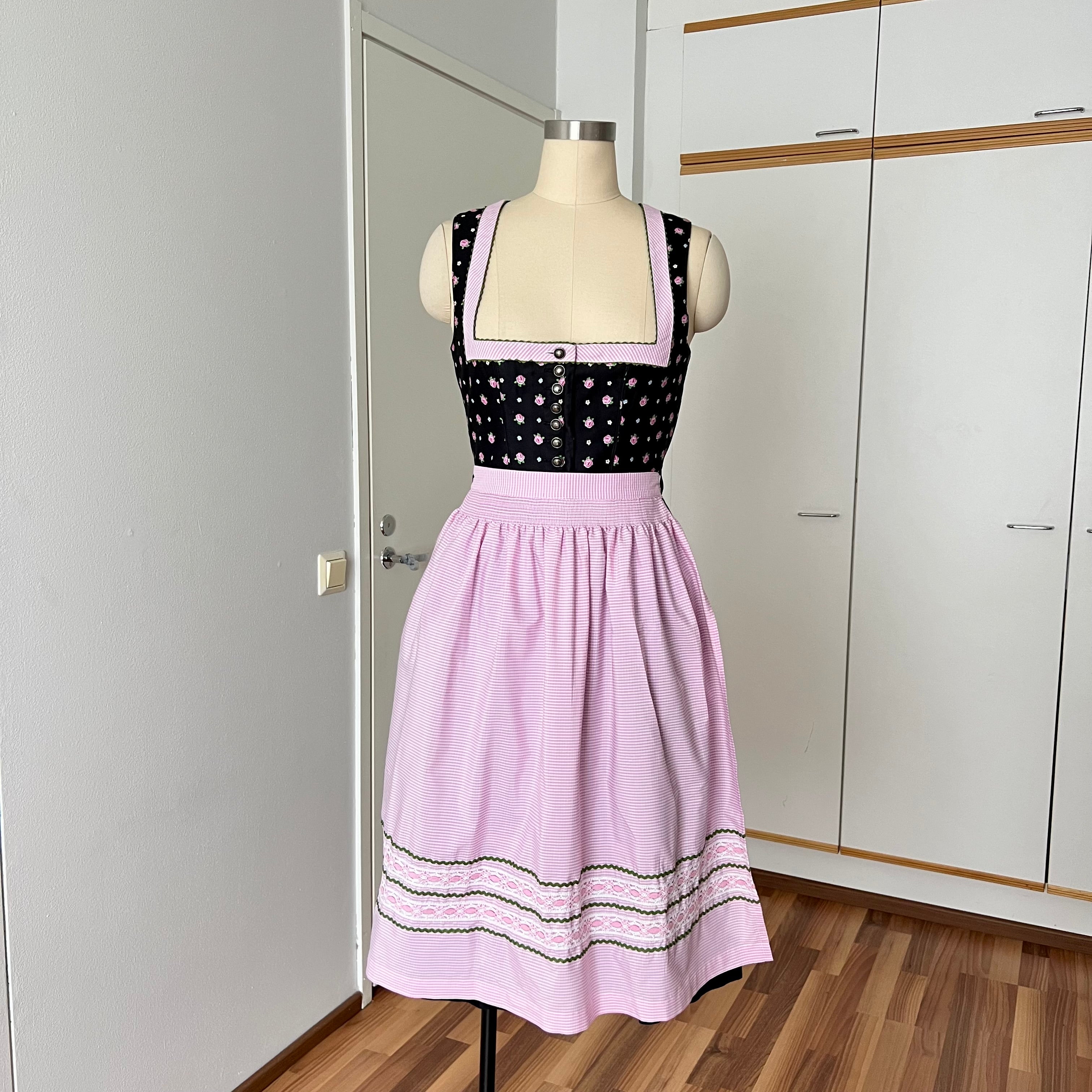 Country Line Cotton Dirndl and Apron-German Oktoberfest Outfit-Bavarian Trachten Dress EU 38