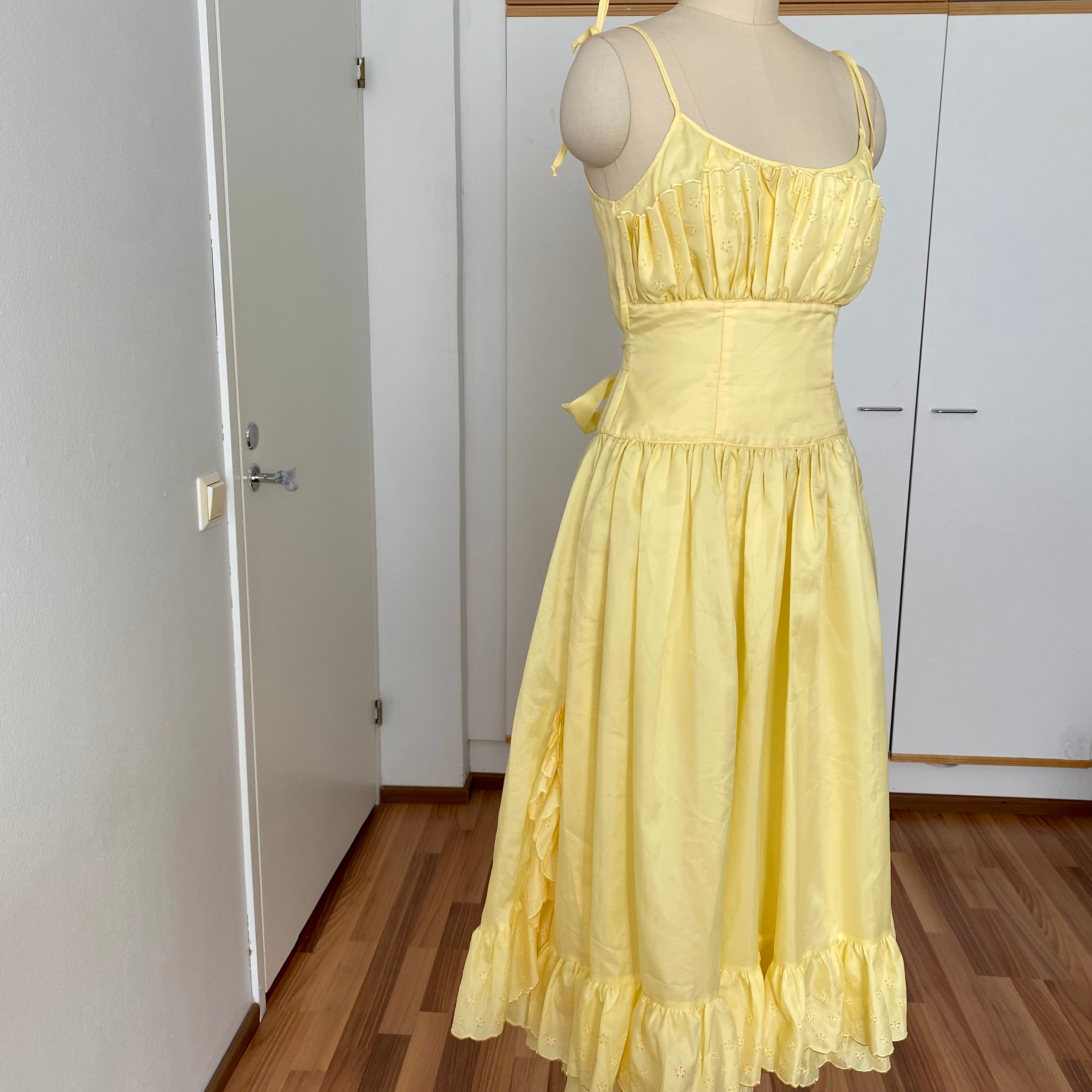 1980s Yellow Romantic Milkmaid Dress-Basque Waist Eyelet Ruffle Cocktail Dress