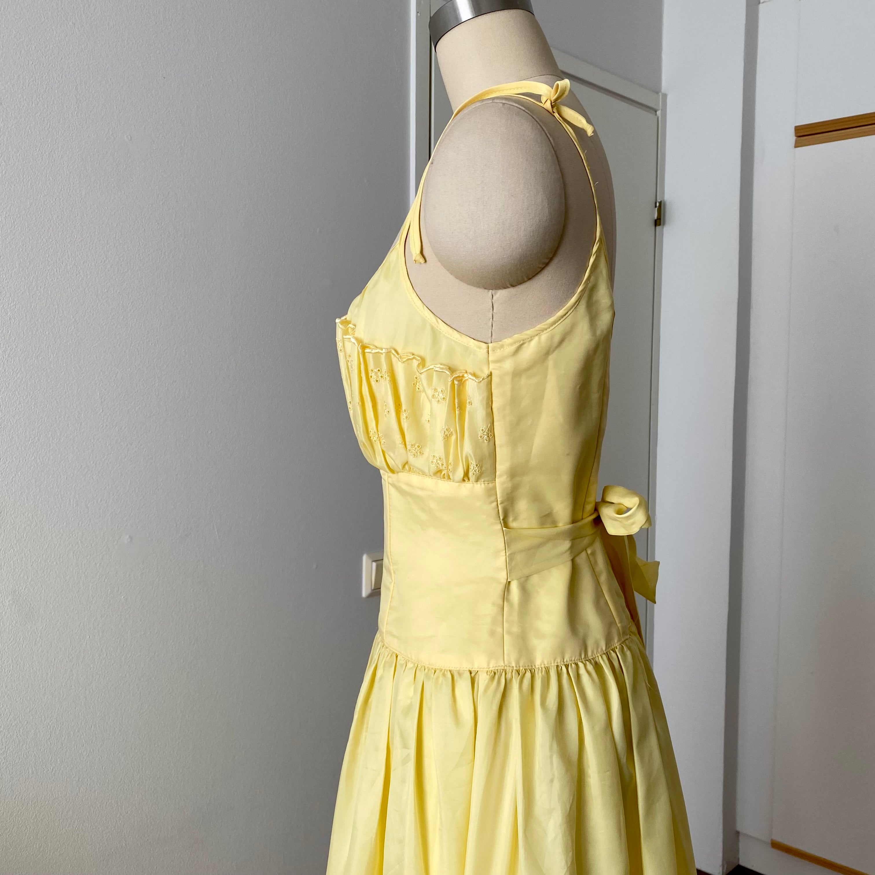 1980s Yellow Romantic Milkmaid Dress-Basque Waist Eyelet Ruffle Cocktail Dress