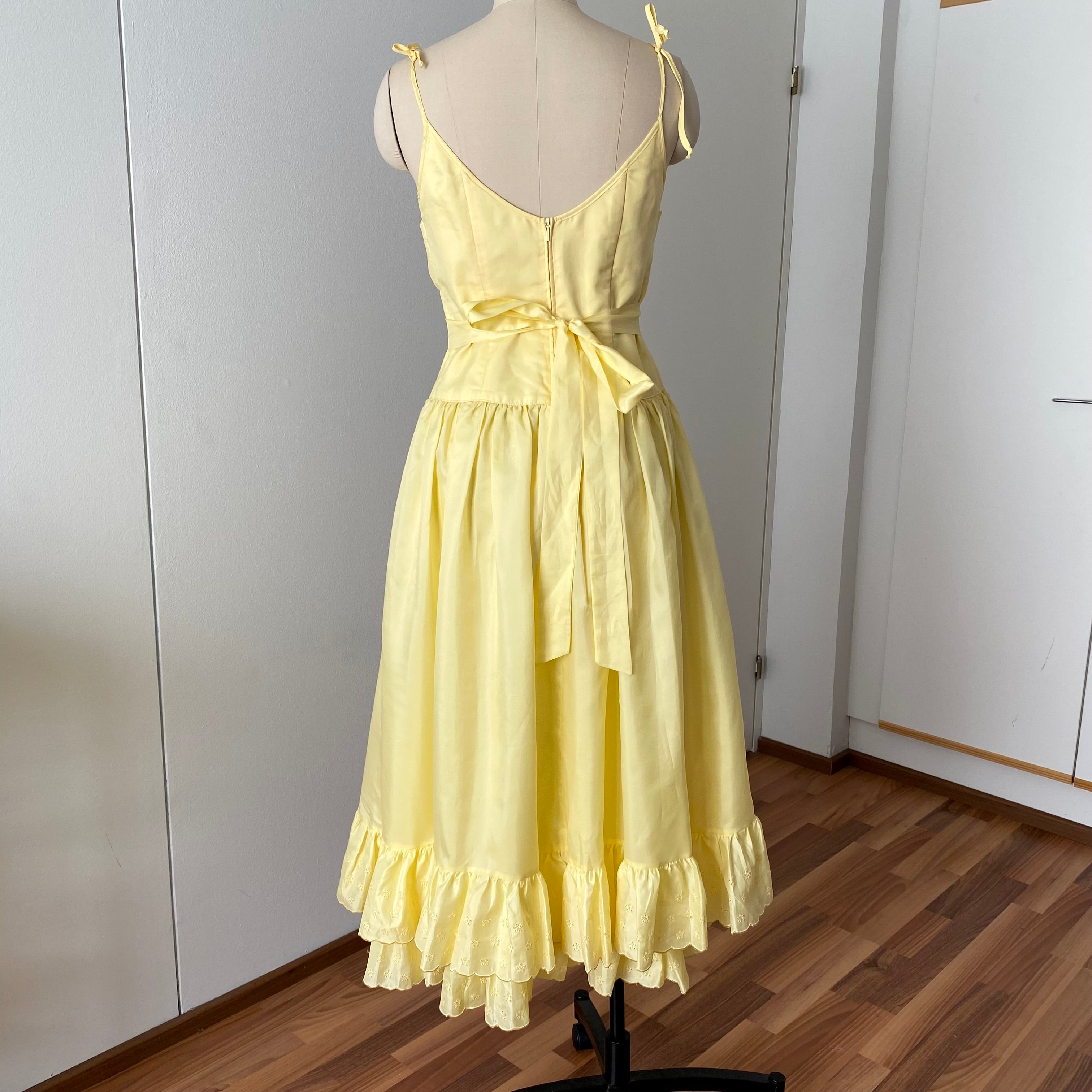 1980s Yellow Romantic Milkmaid Dress-Basque Waist Eyelet Ruffle Cocktail Dress
