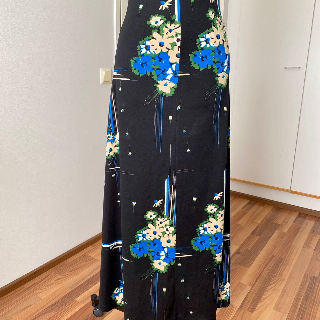 1970s KAUNOTAR Black Floral Maxi Dress-Puff Sleeves Finnish Vintage Dress