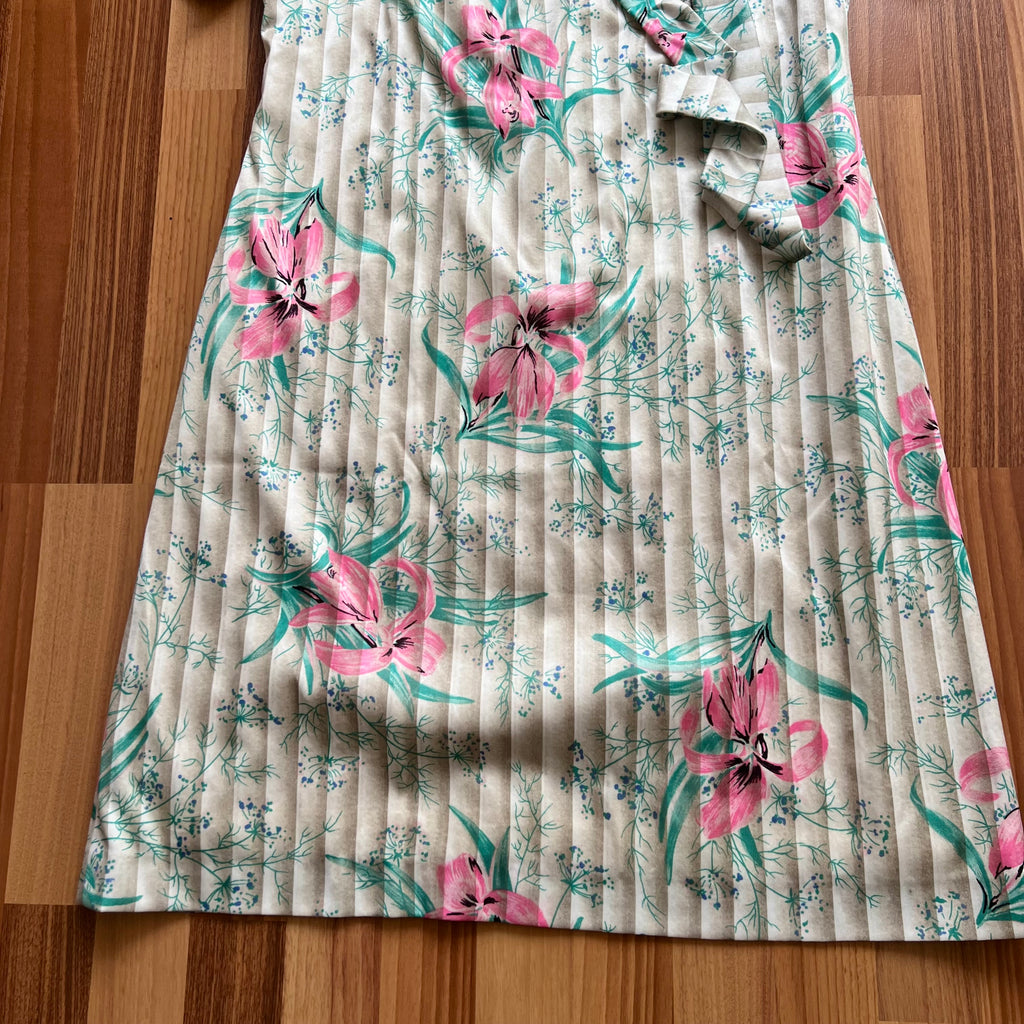 1970s Vintage Floral Shift Dress-Short Sleeves Mini Mod Dress-Retro Secretary Day Dress