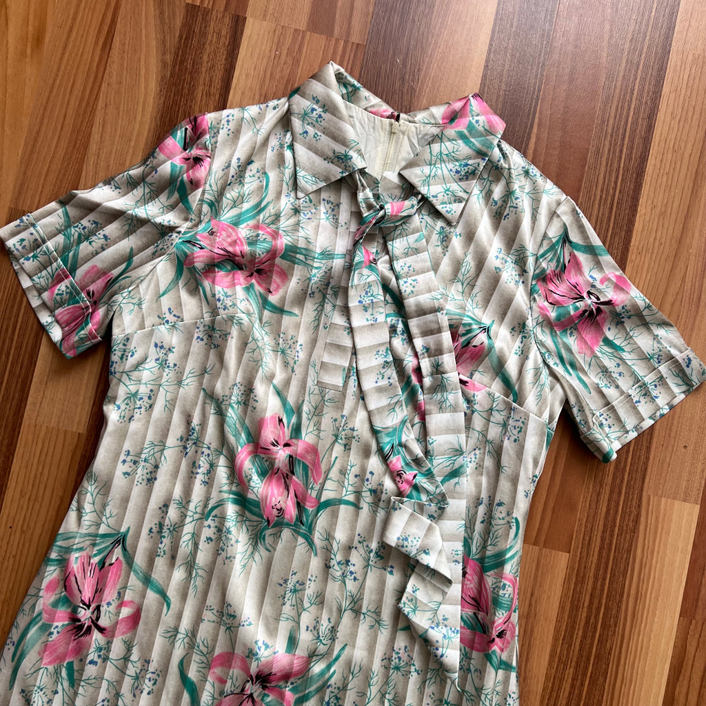 1970s Vintage Floral Shift Dress-Short Sleeves Mini Mod Dress-Retro Secretary Day Dress