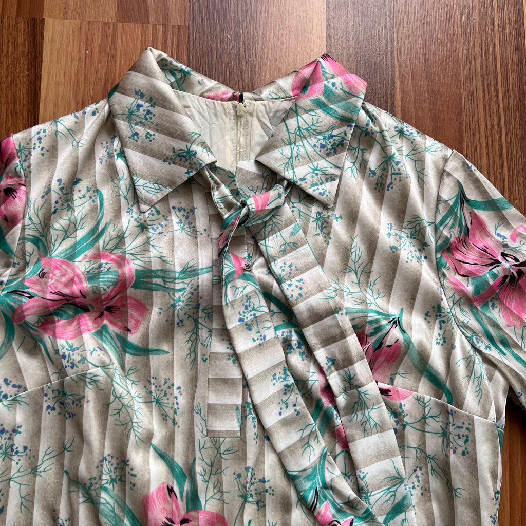 1970s Vintage Floral Shift Dress-Short Sleeves Mini Mod Dress-Retro Secretary Day Dress