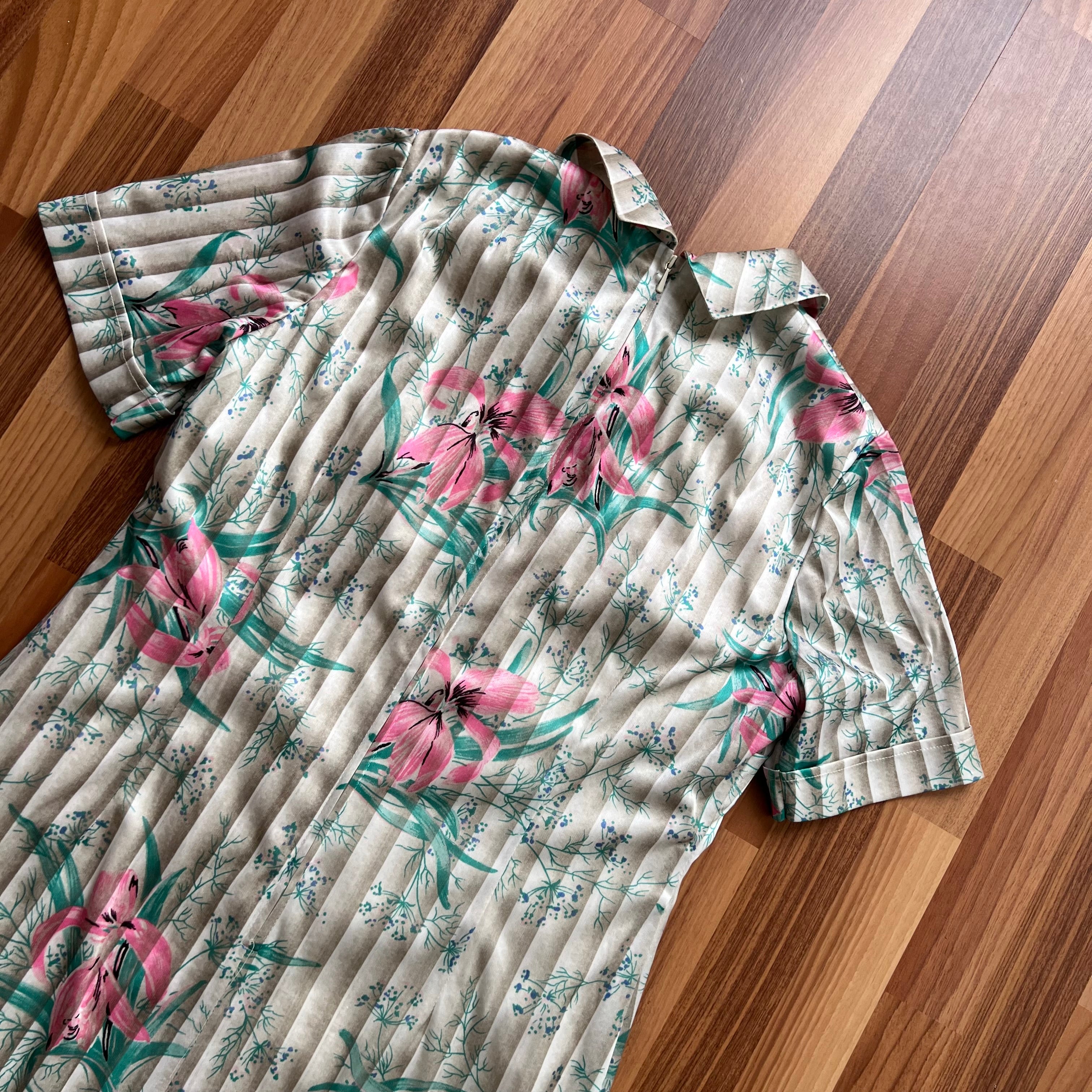1970s Vintage Floral Shift Dress-Short Sleeves Mini Mod Dress-Retro Secretary Day Dress