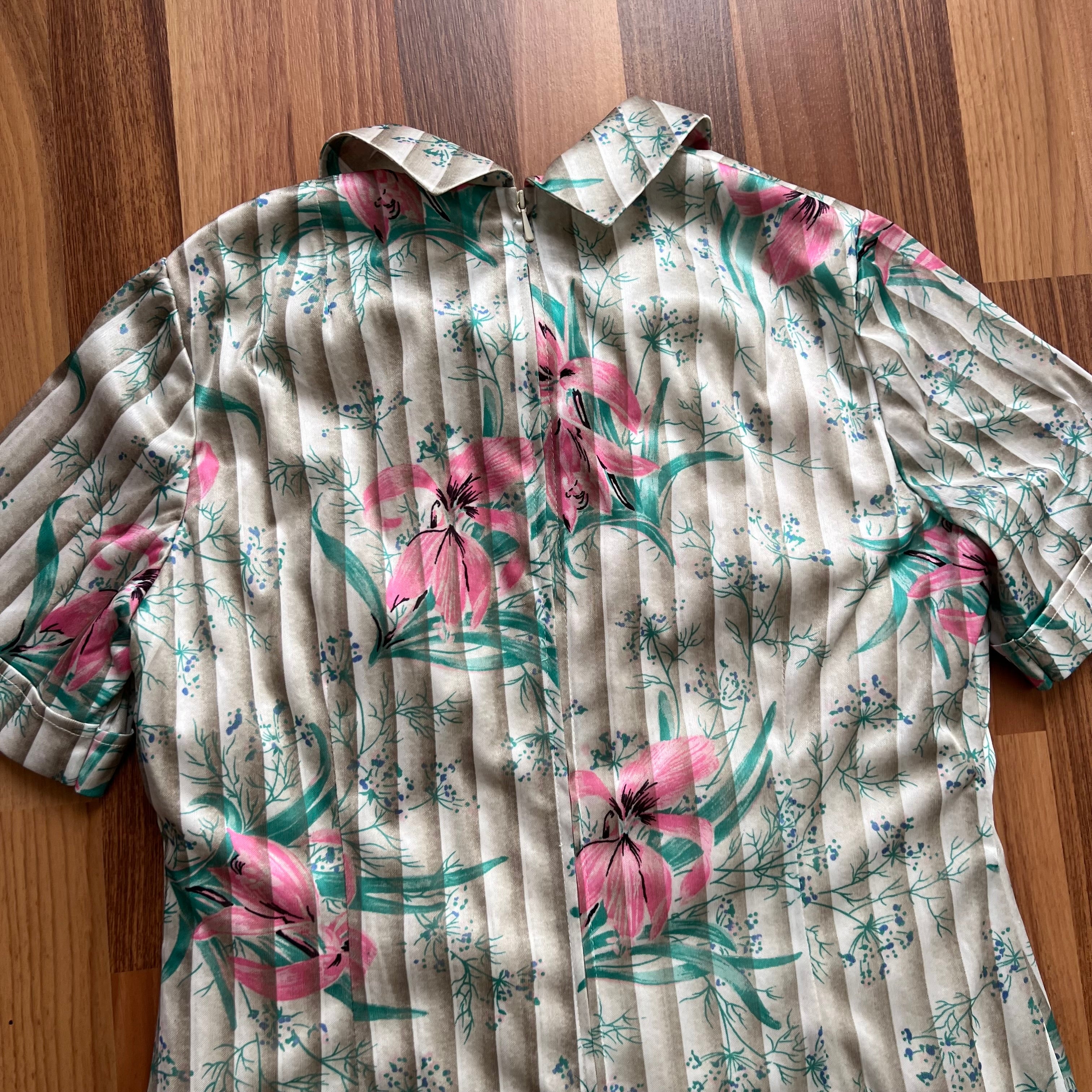 1970s Vintage Floral Shift Dress-Short Sleeves Mini Mod Dress-Retro Secretary Day Dress