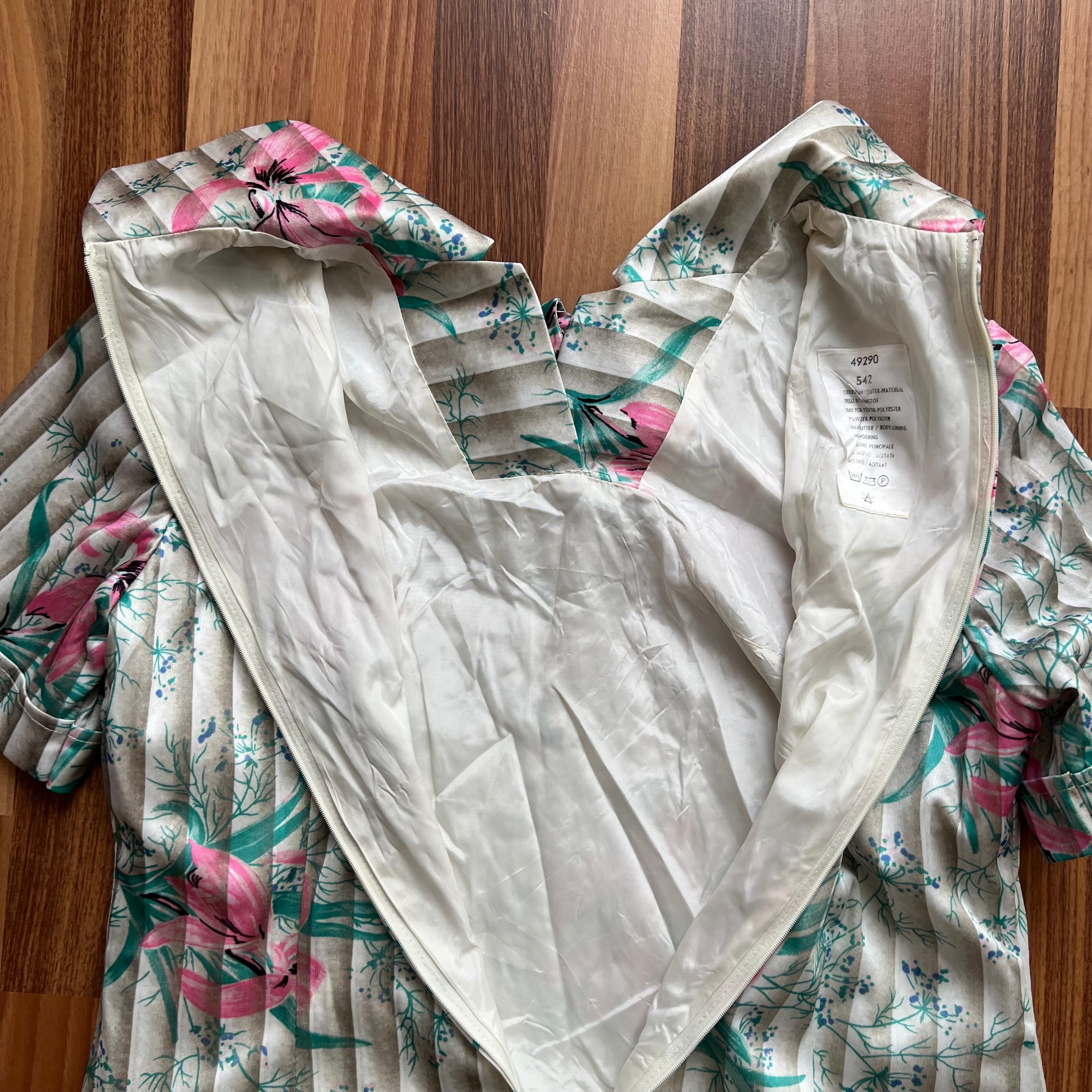 1970s Vintage Floral Shift Dress-Short Sleeves Mini Mod Dress-Retro Secretary Day Dress