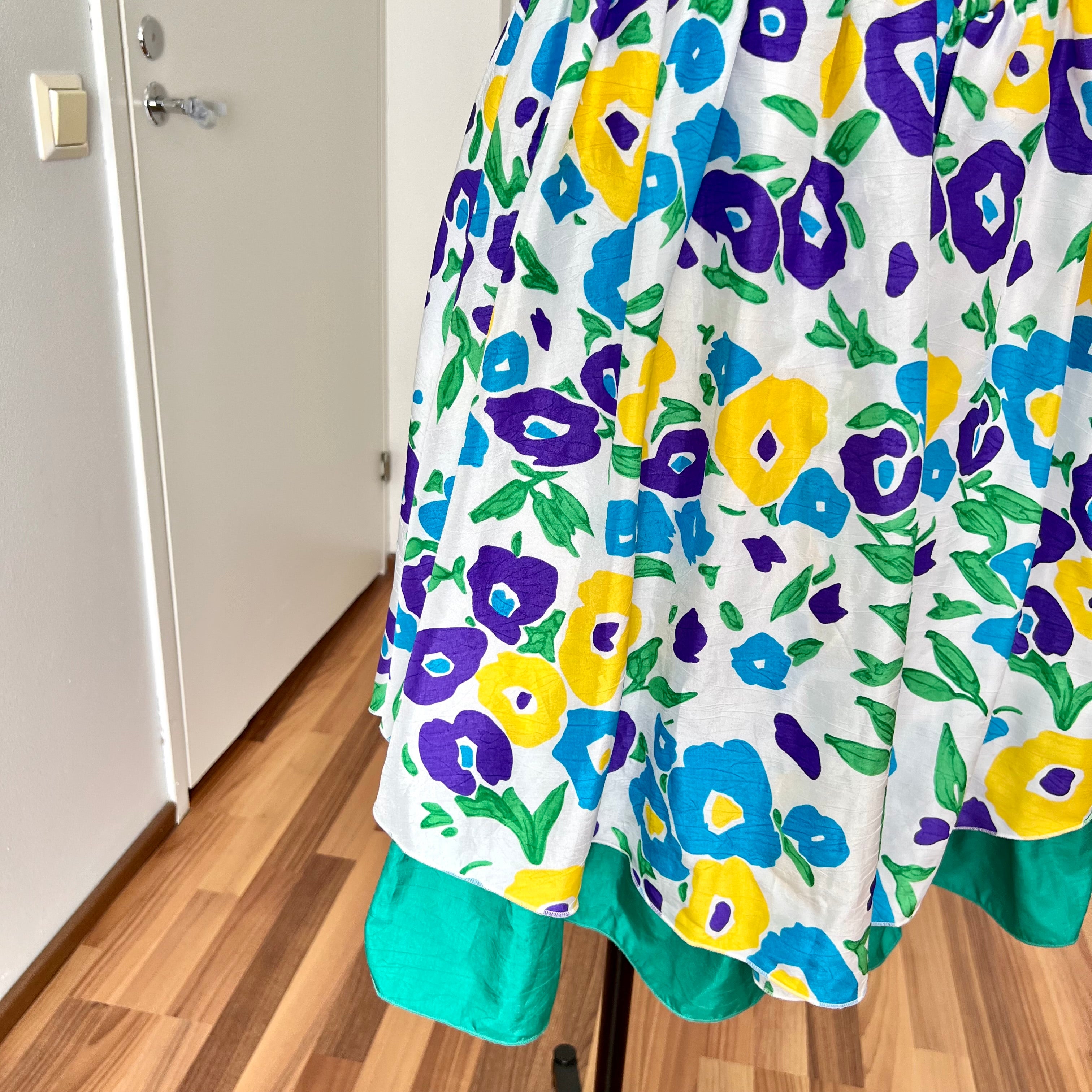 1980s VERA MONT Floral Party Dress-Sweetheart Bustier Cocktail Dress