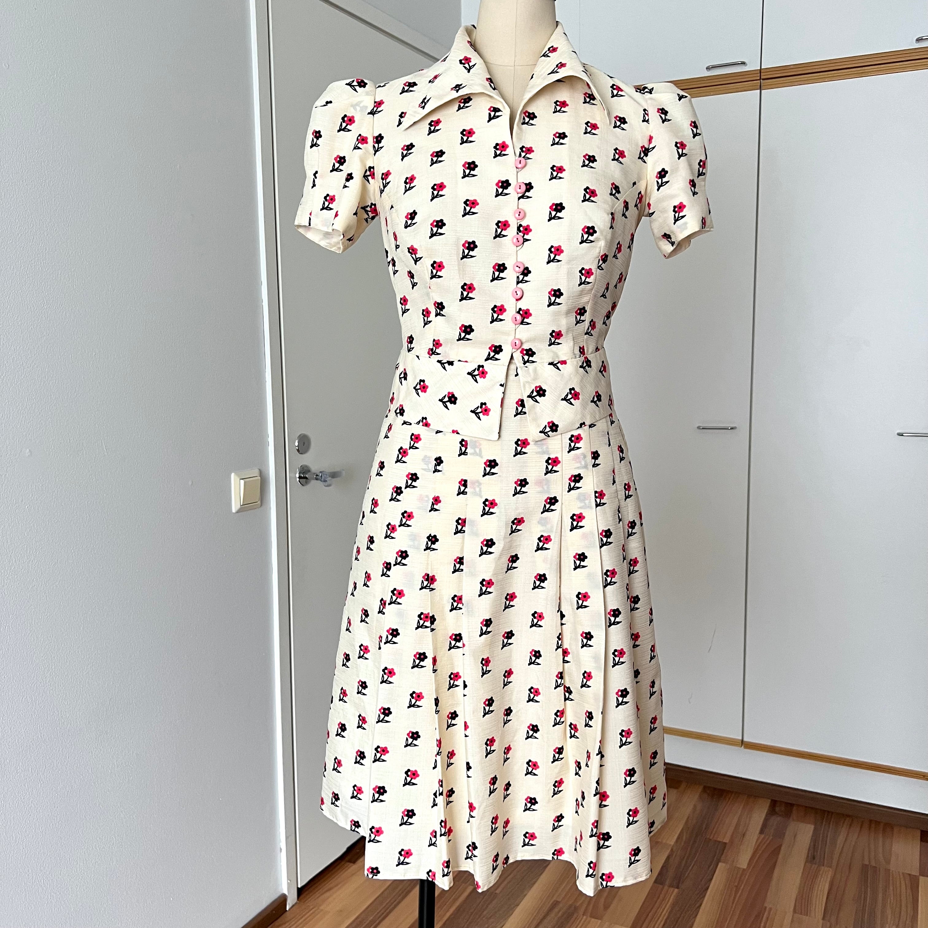 1970s Floral Two Piece Skirt Set-70s Dagger Collar Puff Sleeves Blouse & Pleated Skirt Co-ord