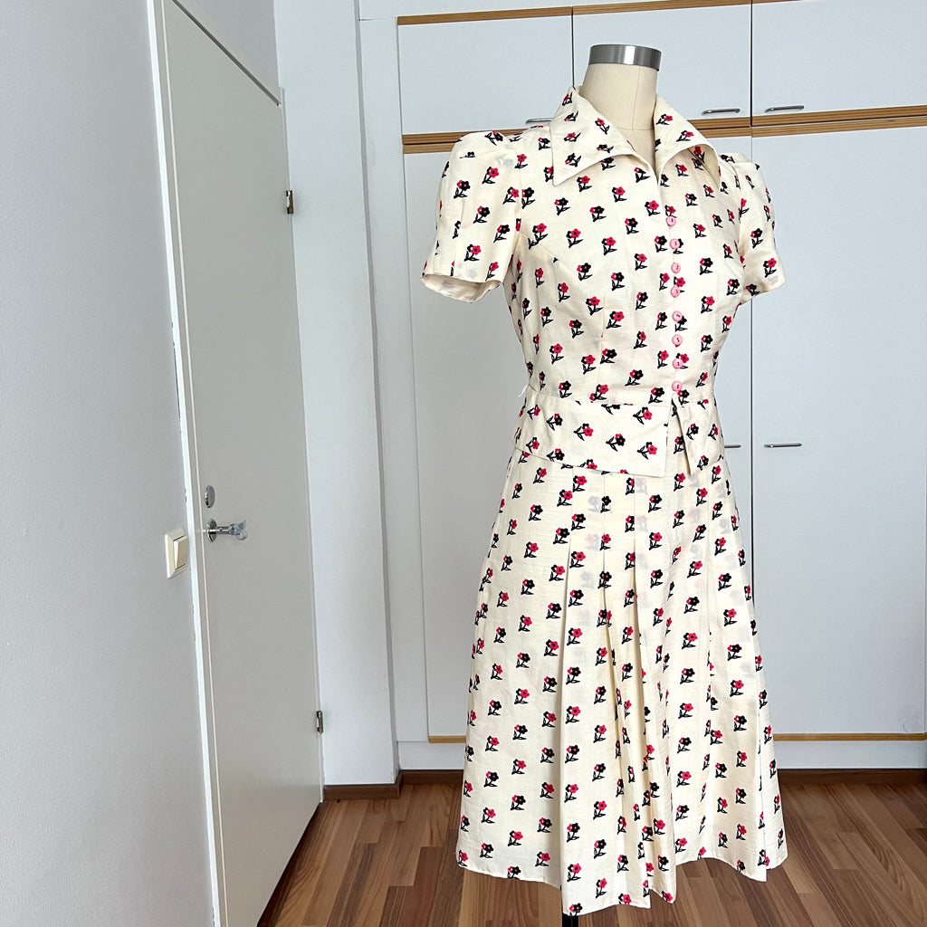 1970s Floral Two Piece Skirt Set-70s Dagger Collar Puff Sleeves Blouse & Pleated Skirt Co-ord