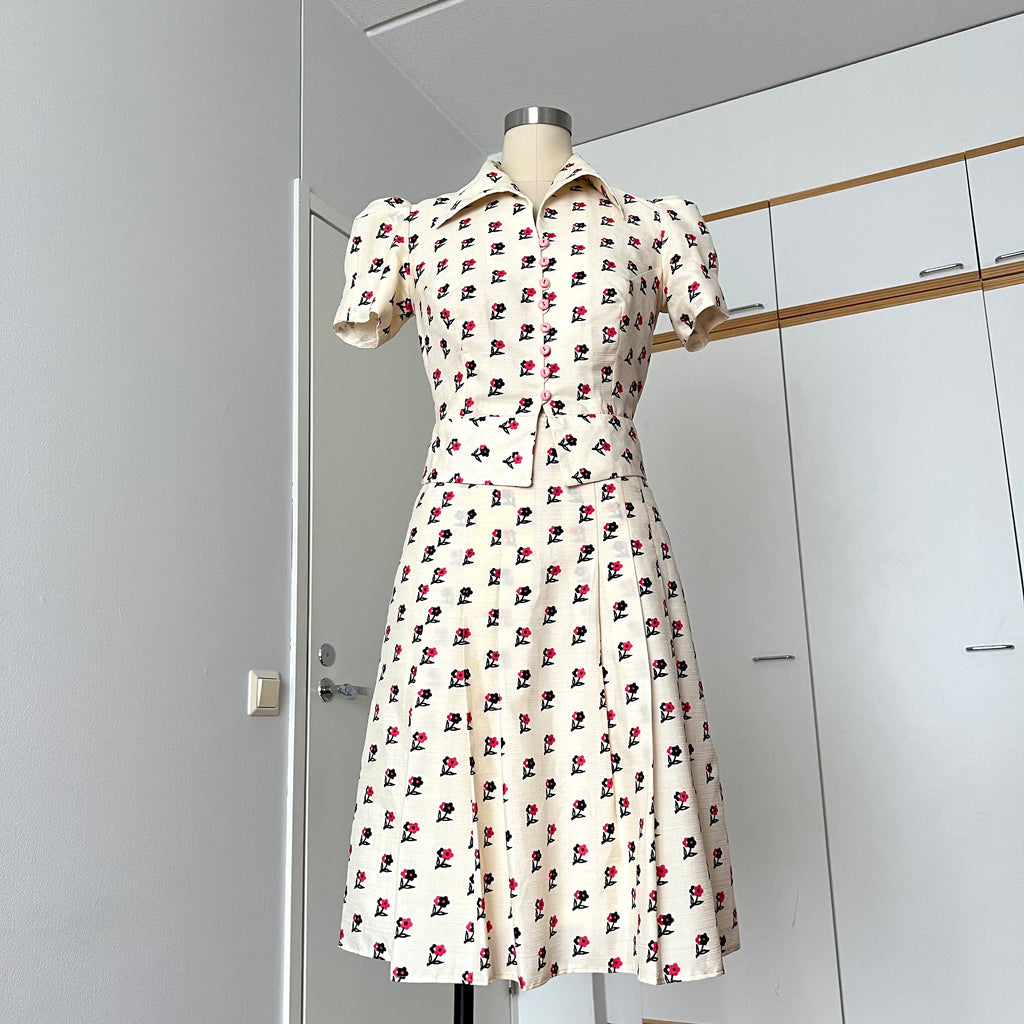 1970s Floral Two Piece Skirt Set-70s Dagger Collar Puff Sleeves Blouse & Pleated Skirt Co-ord