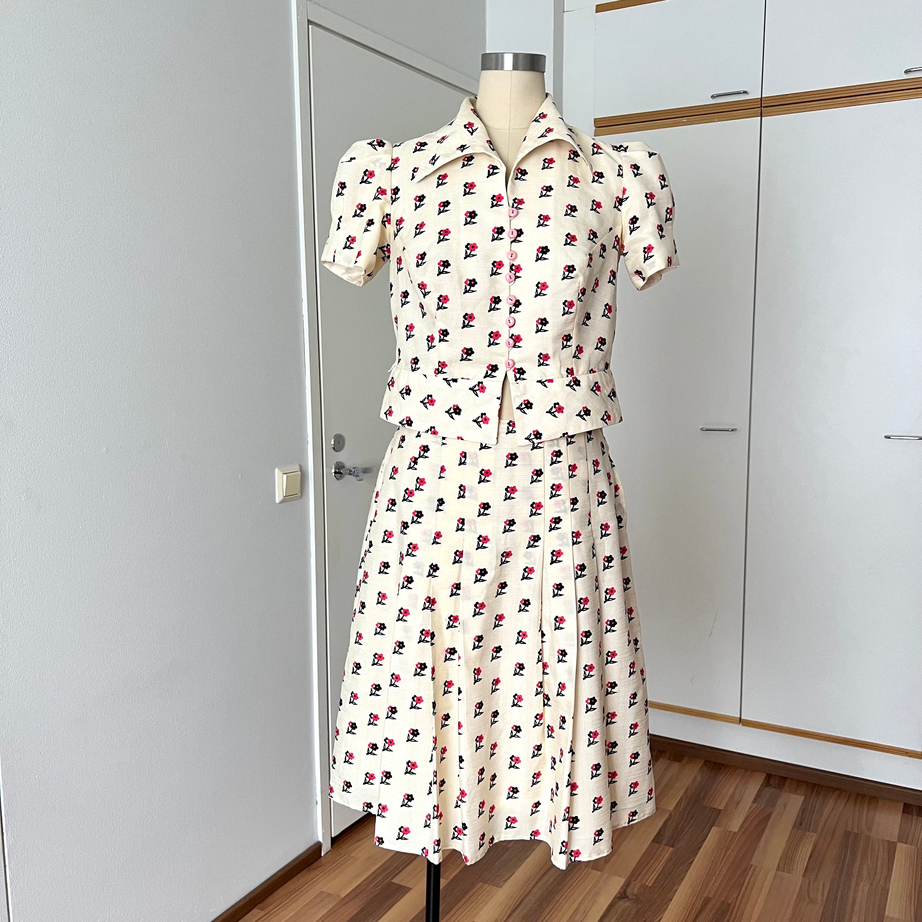 1970s Floral Two Piece Skirt Set-70s Dagger Collar Puff Sleeves Blouse & Pleated Skirt Co-ord