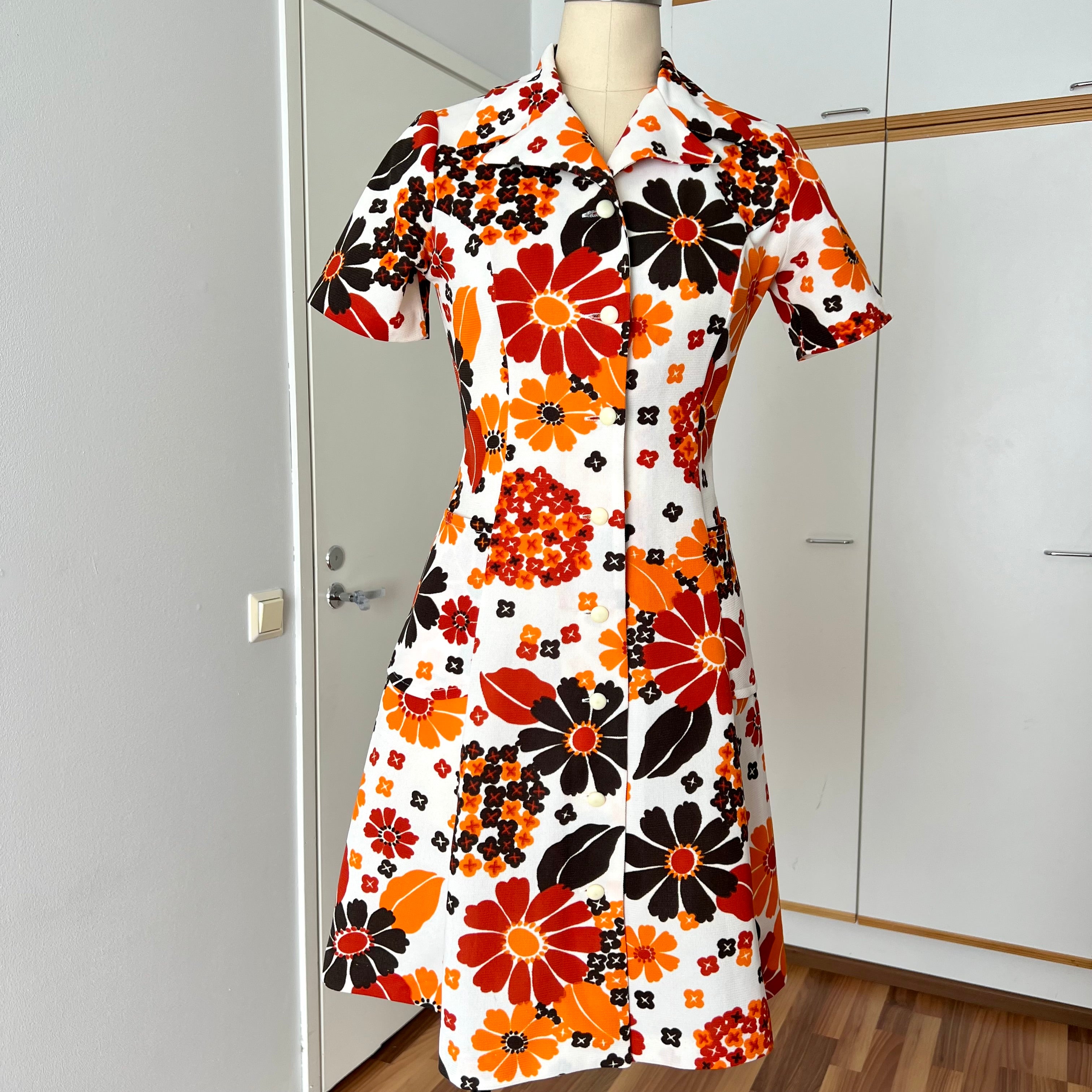 1970s Mod Floral Mini Dress-Flower Power Space Age Aline Gogo Twiggy Style Dress EU 36