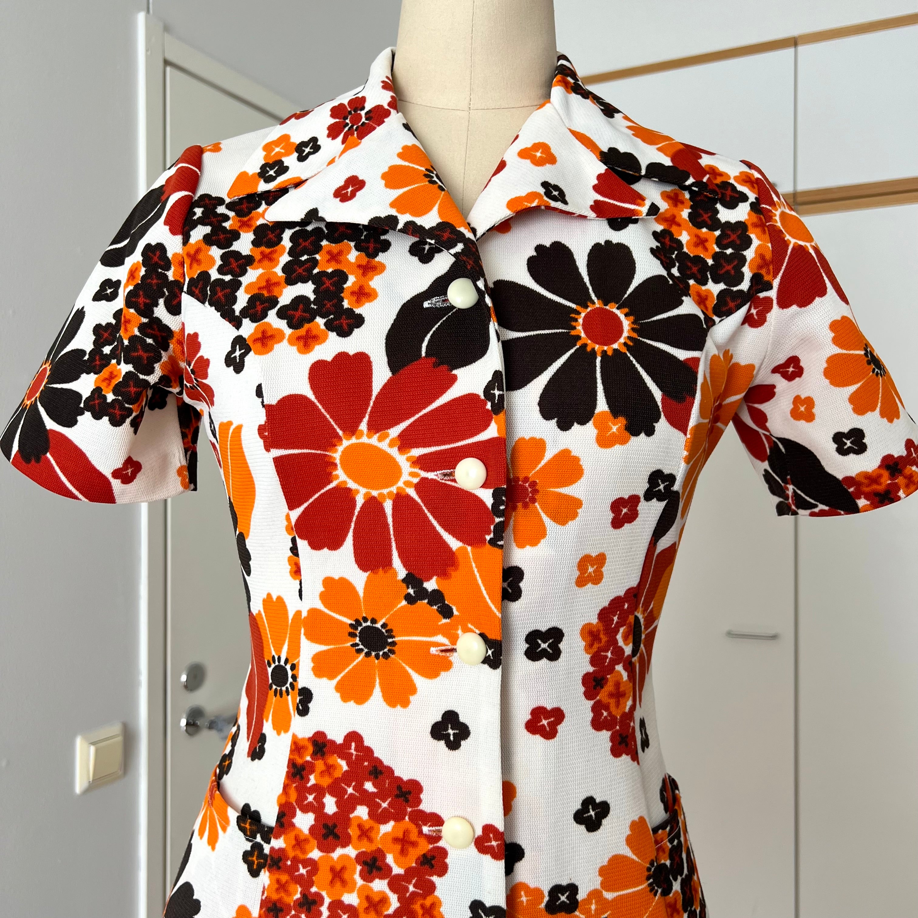 vintage dress 70s 小花柄ワンピース 1970s Mod Floral Mini Dress-Flower Power Space Age Aline Gogo