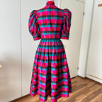 Vintage 80er Jahre Köbler Seiden-Dirndlkleid: Kariertes Folklorekleid mit Puffärmeln (EU 36)