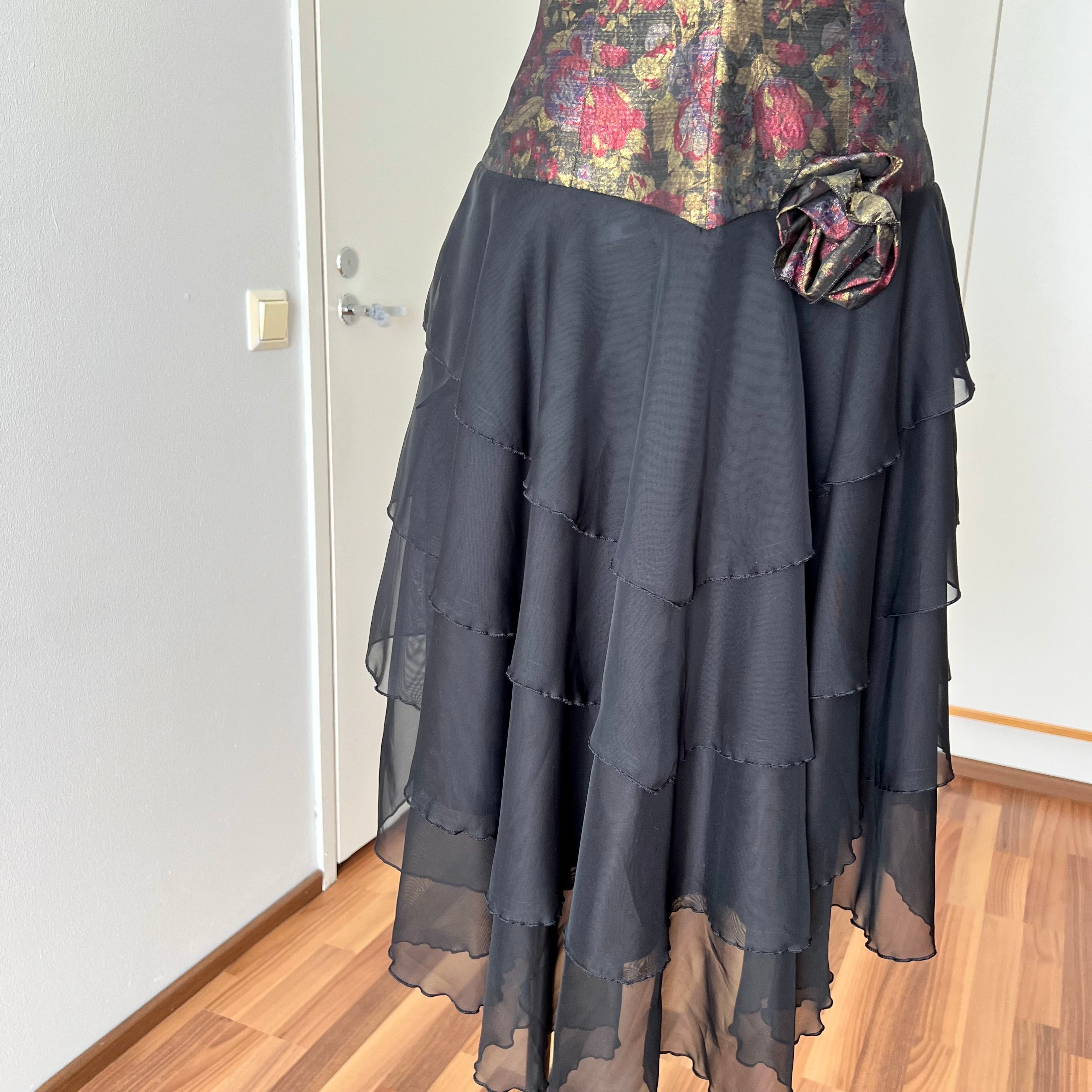 1980s Floral Brocade Halter Neck Dress Tiered Ruffles Cocktail Party Whimsy Evening Gown