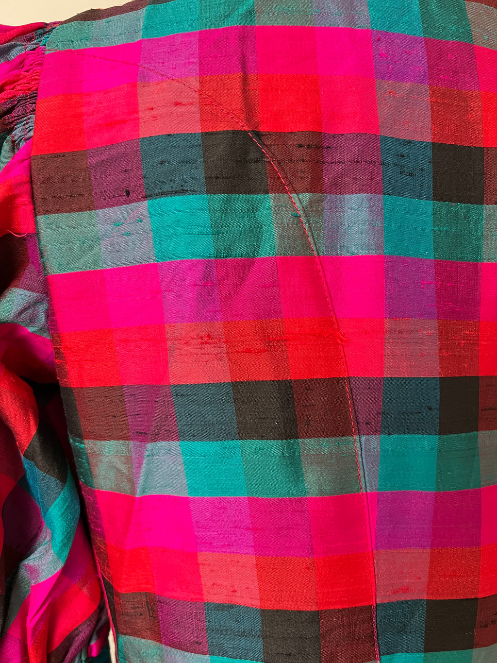 Vintage 80er Jahre Köbler Seiden-Dirndlkleid: Kariertes Folklorekleid mit Puffärmeln (EU 36)