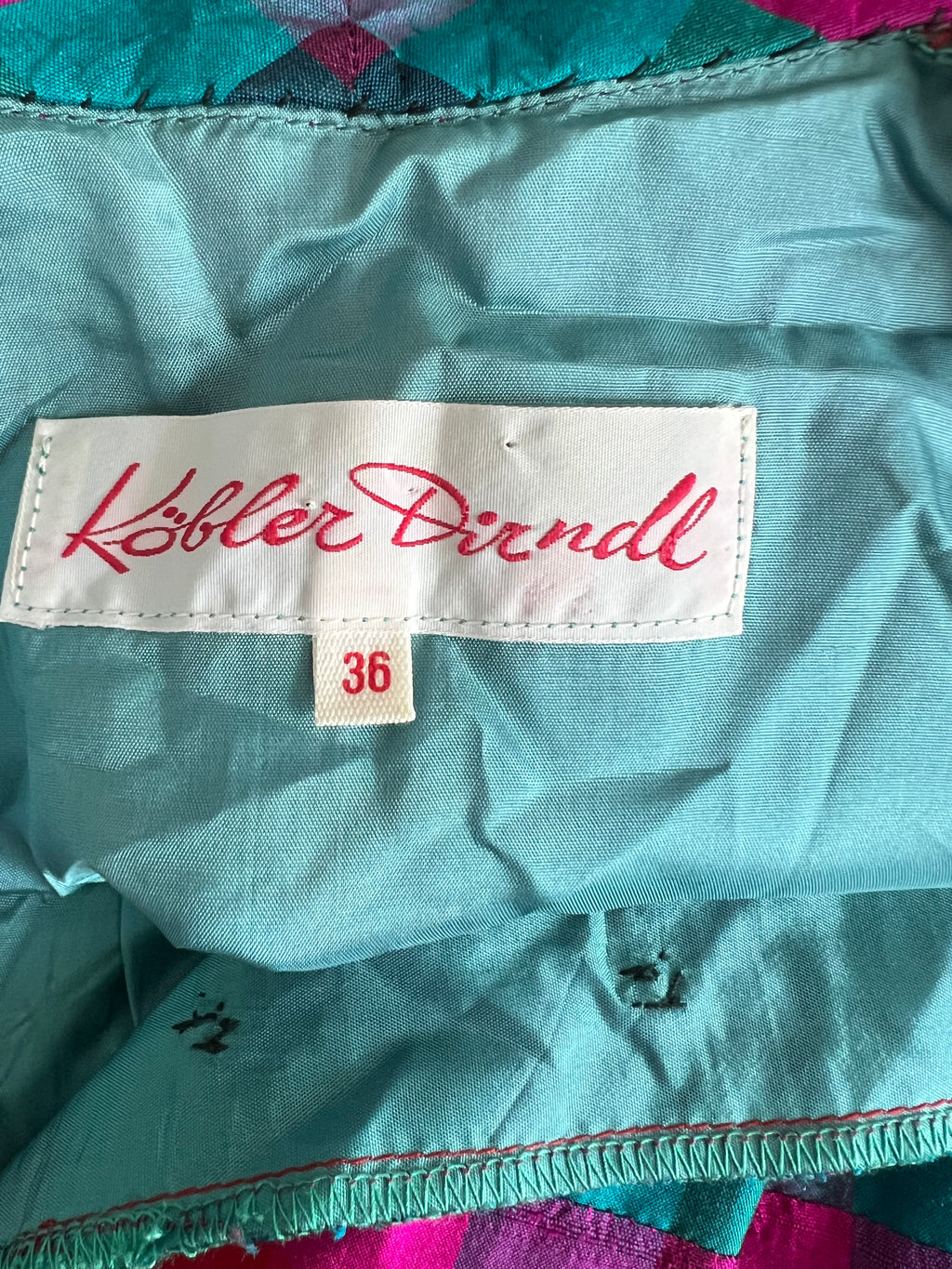 Vintage 80er Jahre Köbler Seiden-Dirndlkleid: Kariertes Folklorekleid mit Puffärmeln (EU 36)
