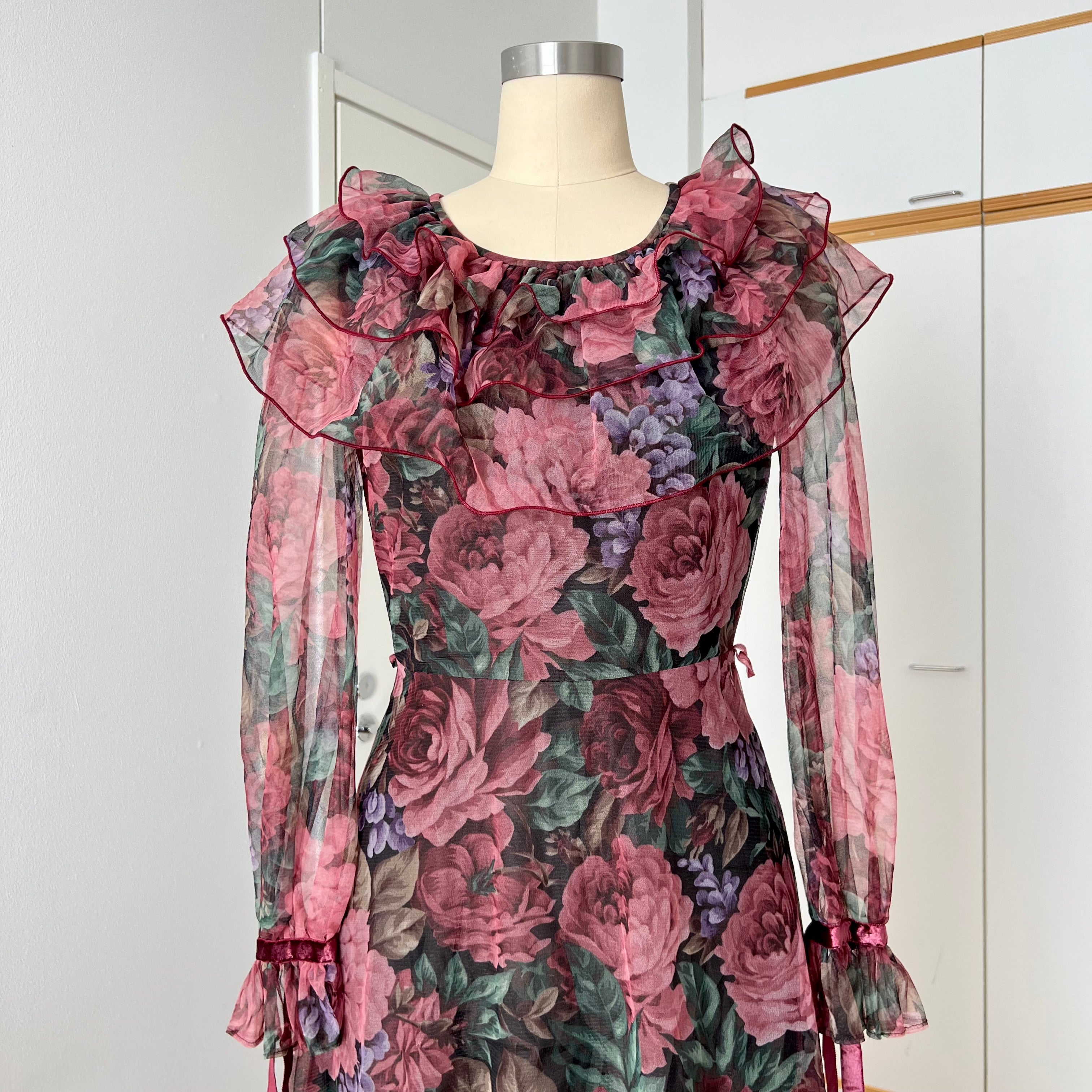 1970s Vintage Vera Mont Maxi Dress-Romantic Floral Ruffle Collar Gown