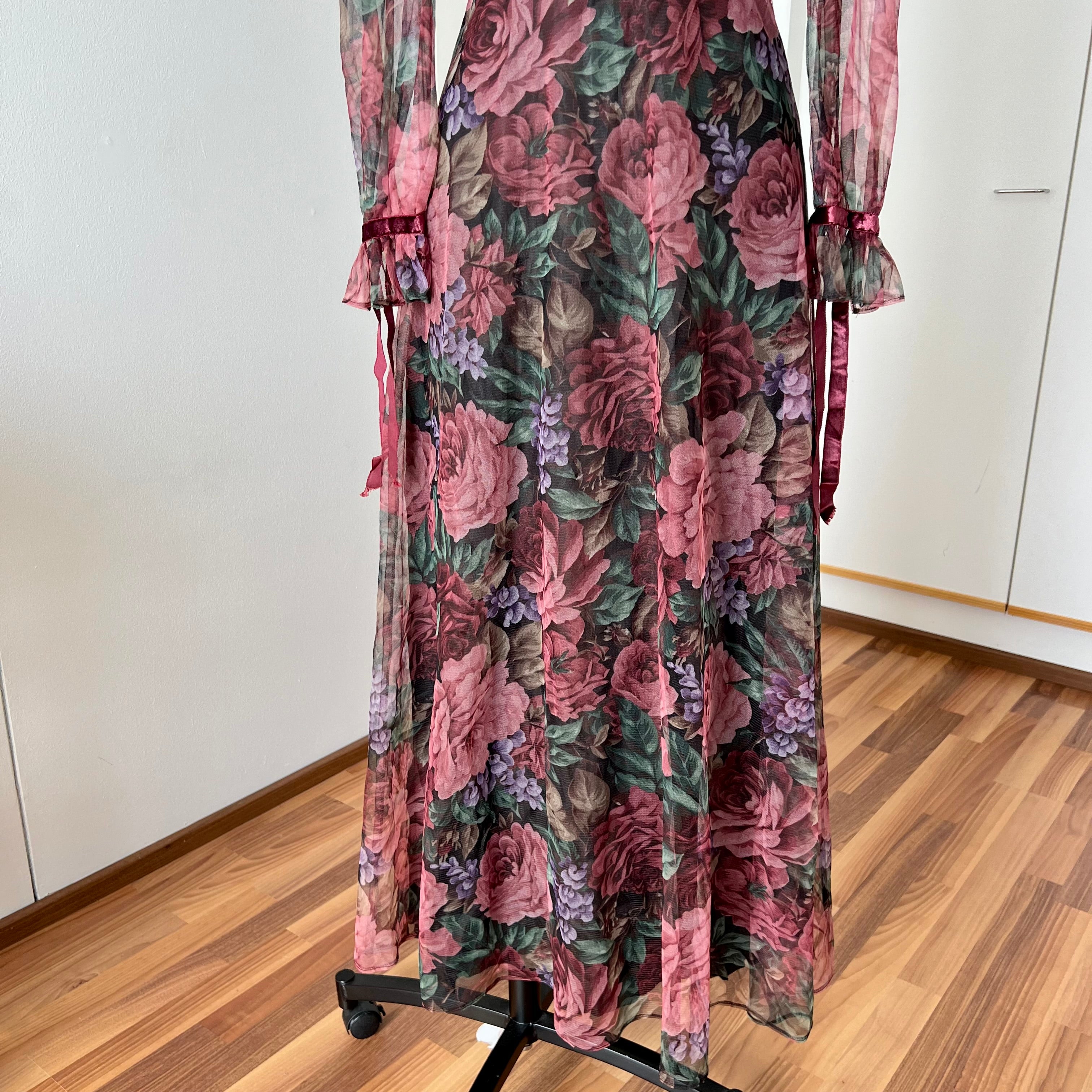 1970s Vintage Vera Mont Maxi Dress-Romantic Floral Ruffle Collar Gown