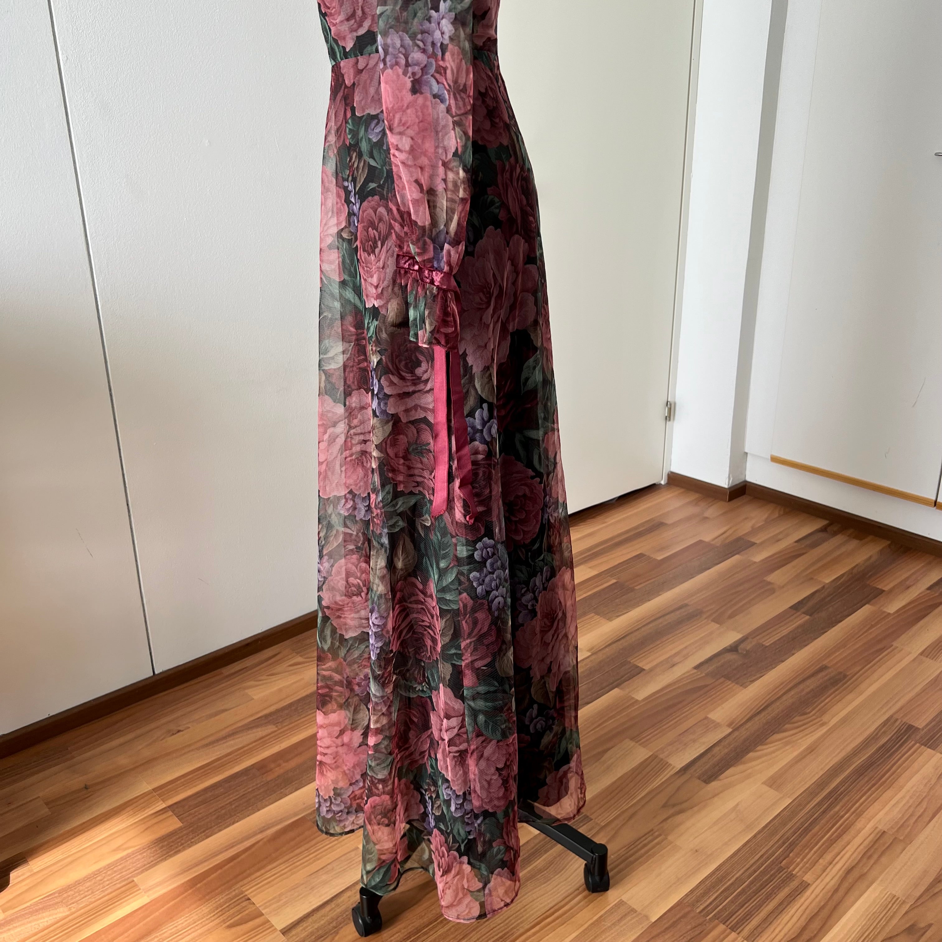 1970s Vintage Vera Mont Maxi Dress-Romantic Floral Ruffle Collar Gown