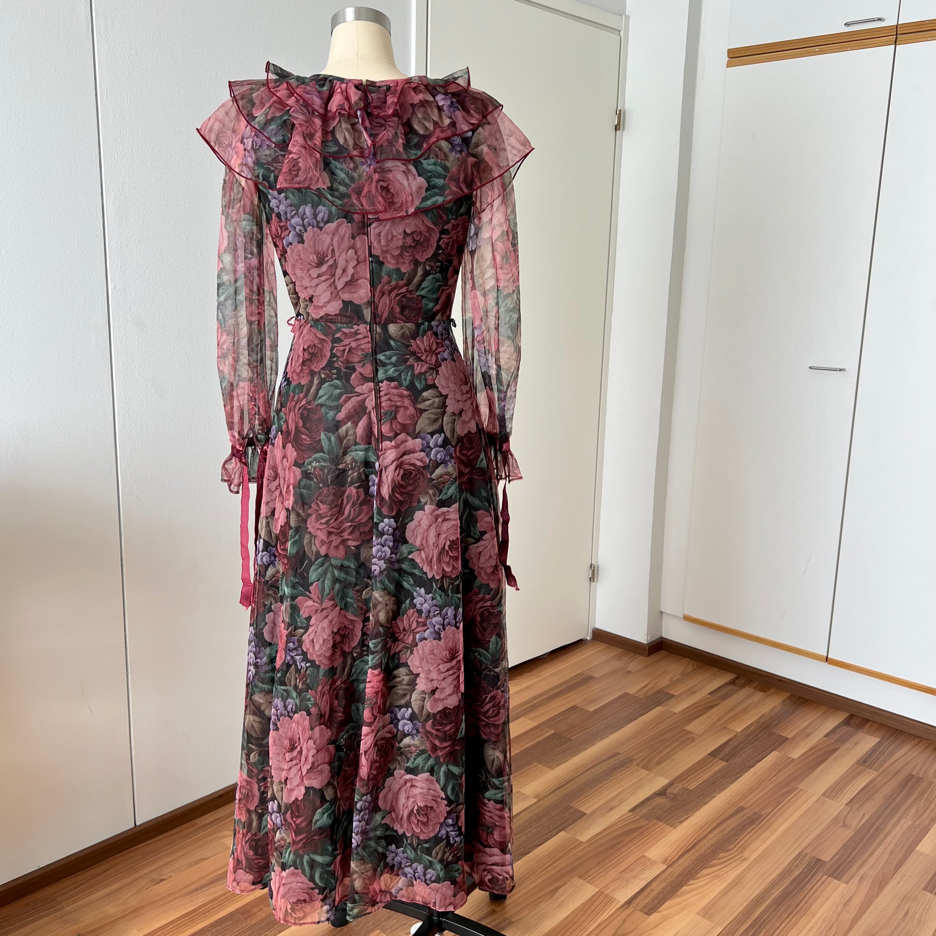 1970s Vintage Vera Mont Maxi Dress-Romantic Floral Ruffle Collar Gown