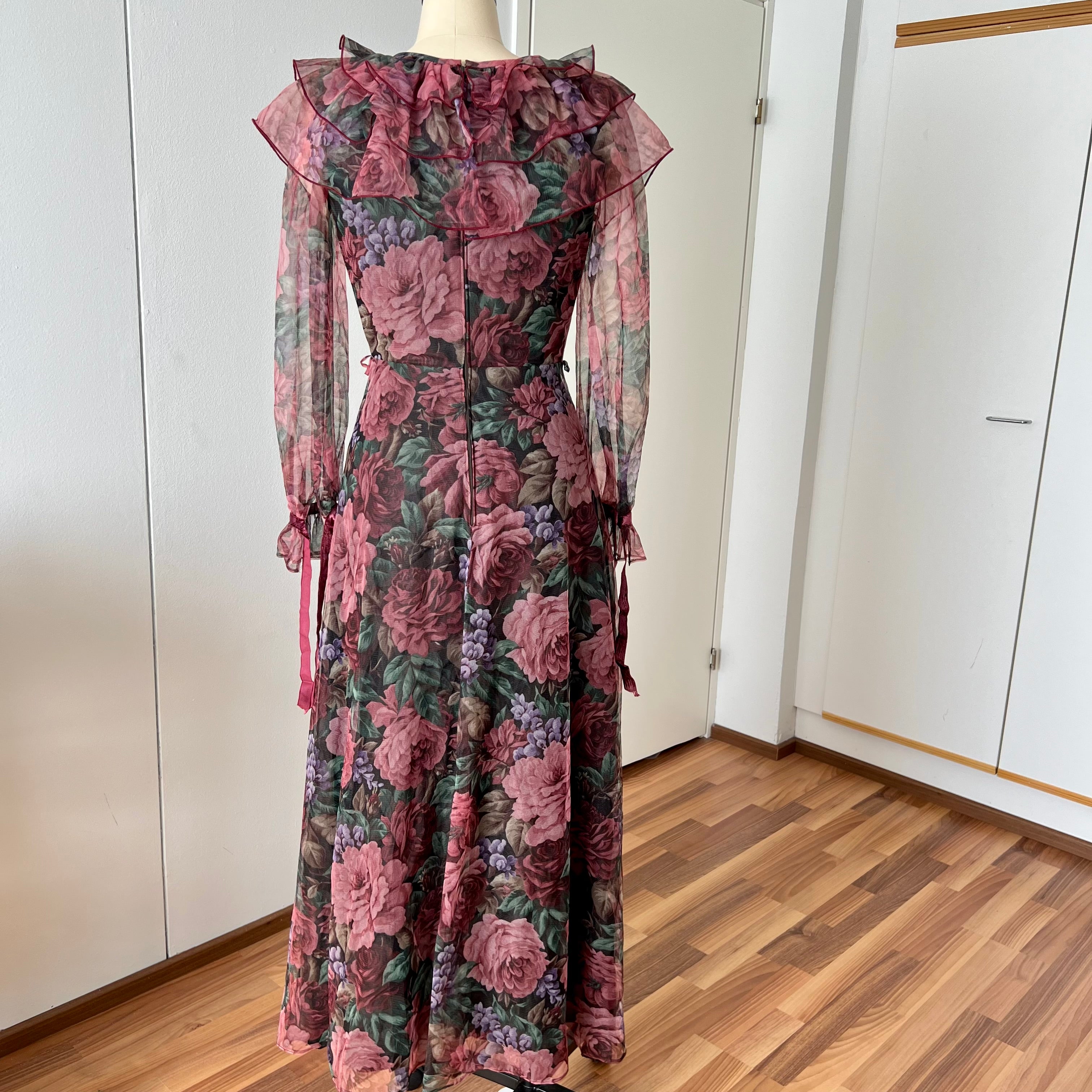 1970s Vintage Vera Mont Maxi Dress-Romantic Floral Ruffle Collar Gown