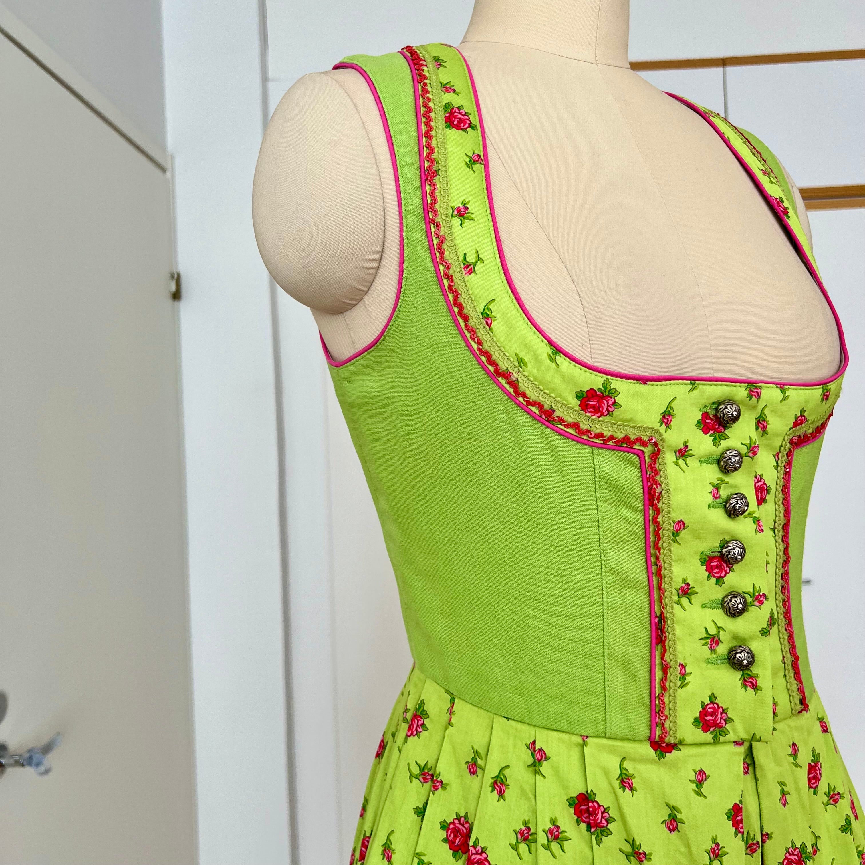 Vintage German Floral Cotton Dirndl-Green Oktoberfest Outfit-Bavarian Trachten Dress EU 36