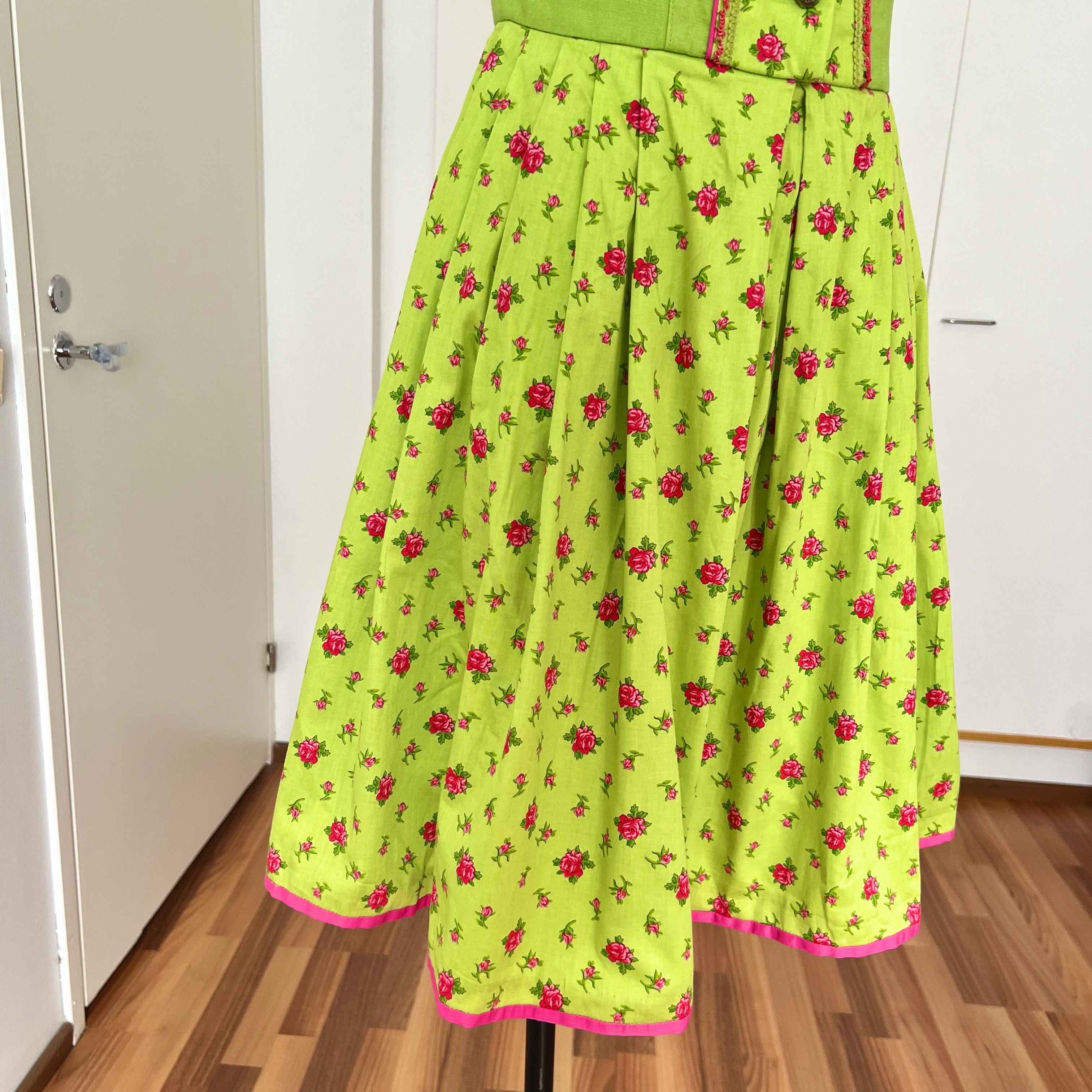 Vintage German Floral Cotton Dirndl-Green Oktoberfest Outfit-Bavarian Trachten Dress EU 36