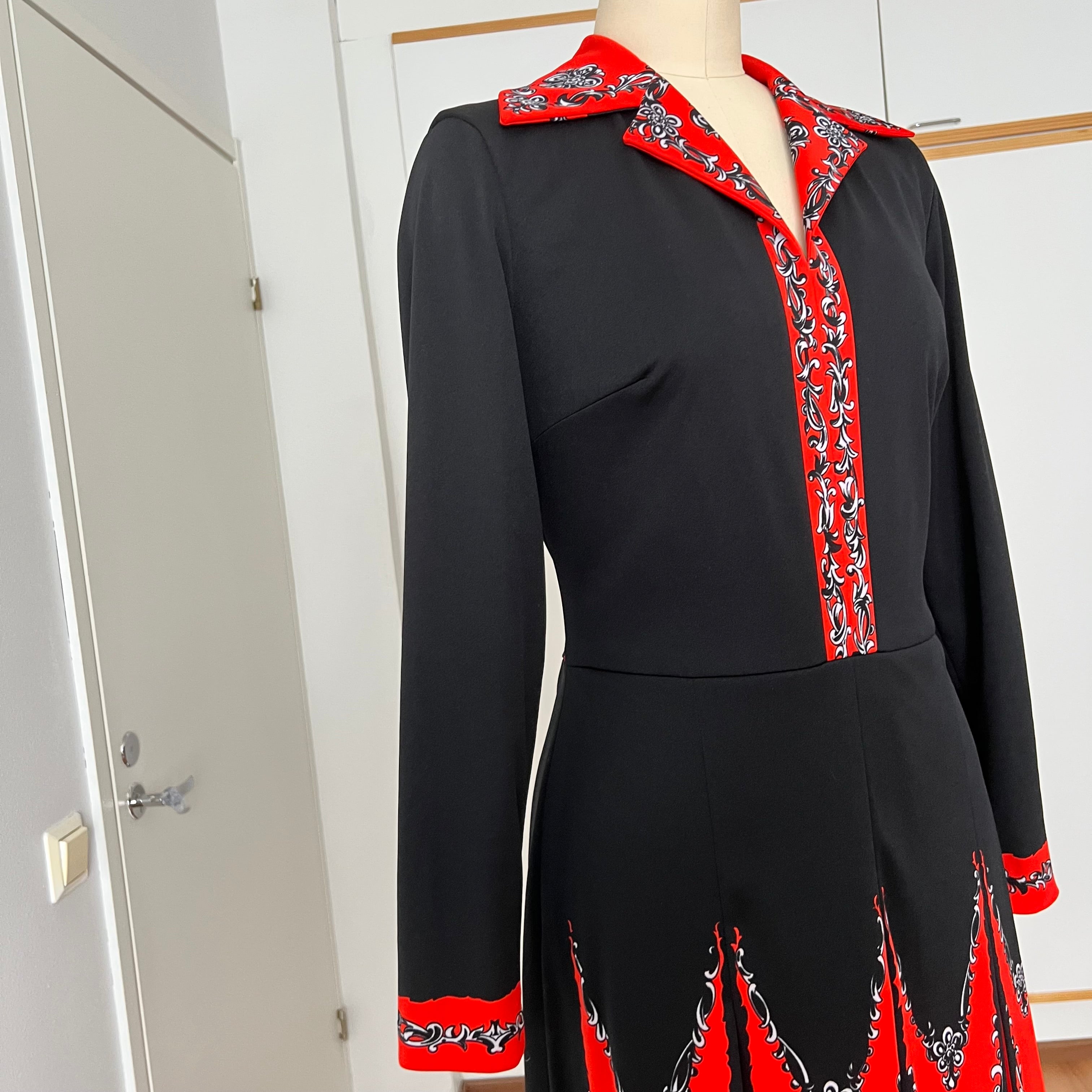 1970s Psychedelic Mod Midi Dress-Vintage Pointed Collar Long Sleeves Dress EU 42